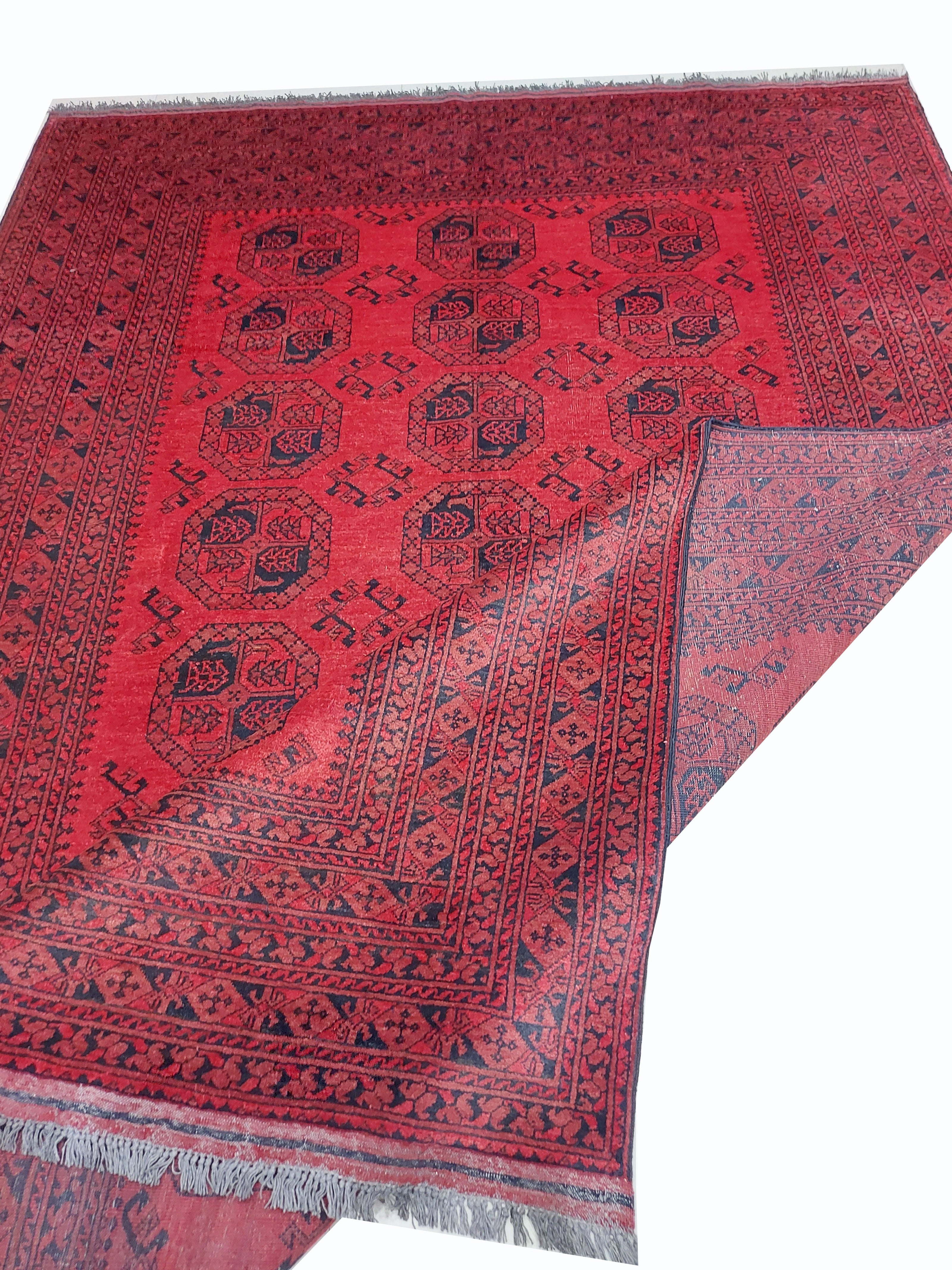 Fine Turkoman Rug - 288 cm x 203 cm