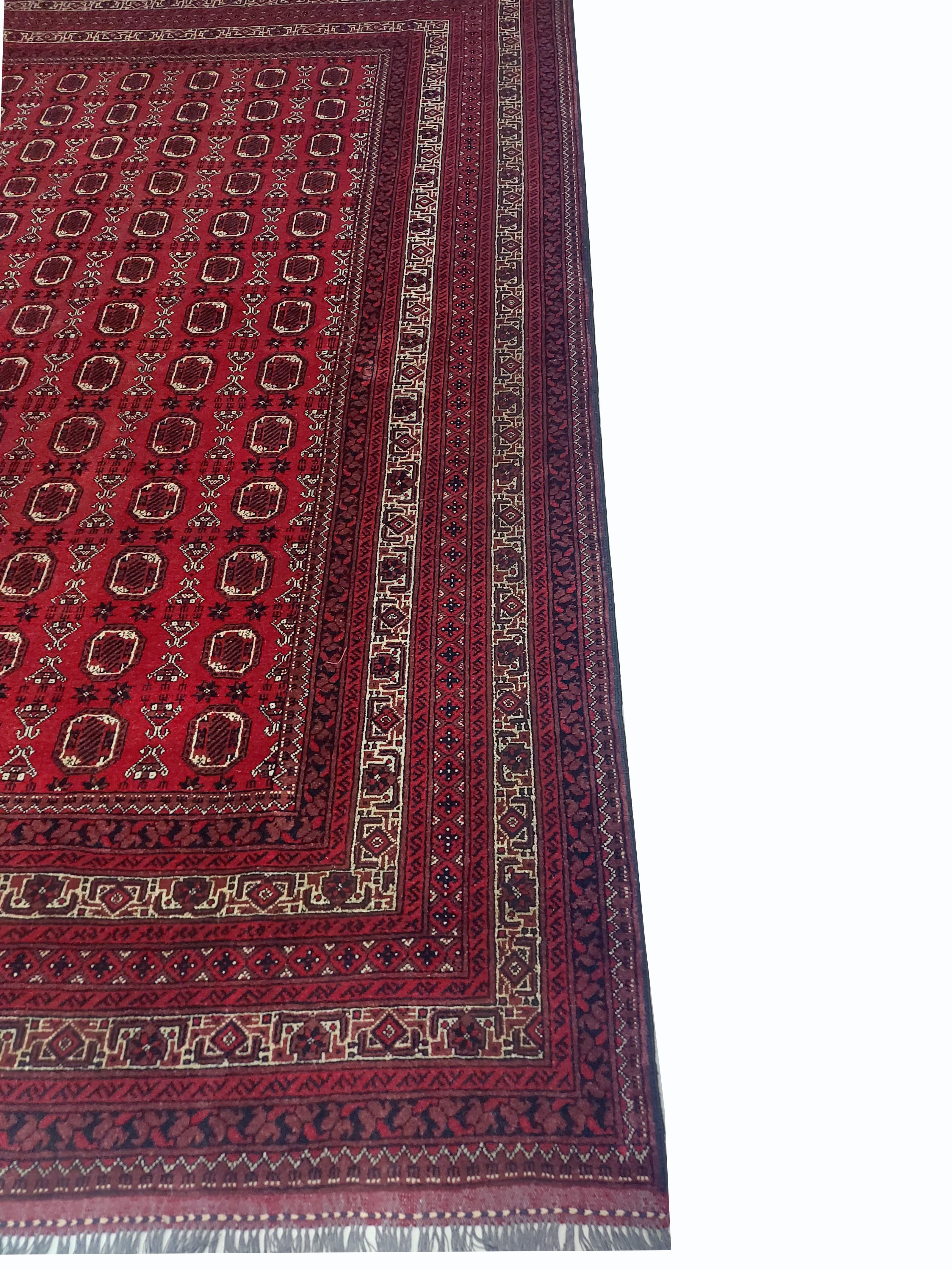 Fine Turkoman Rug - 281 cm x 203 cm