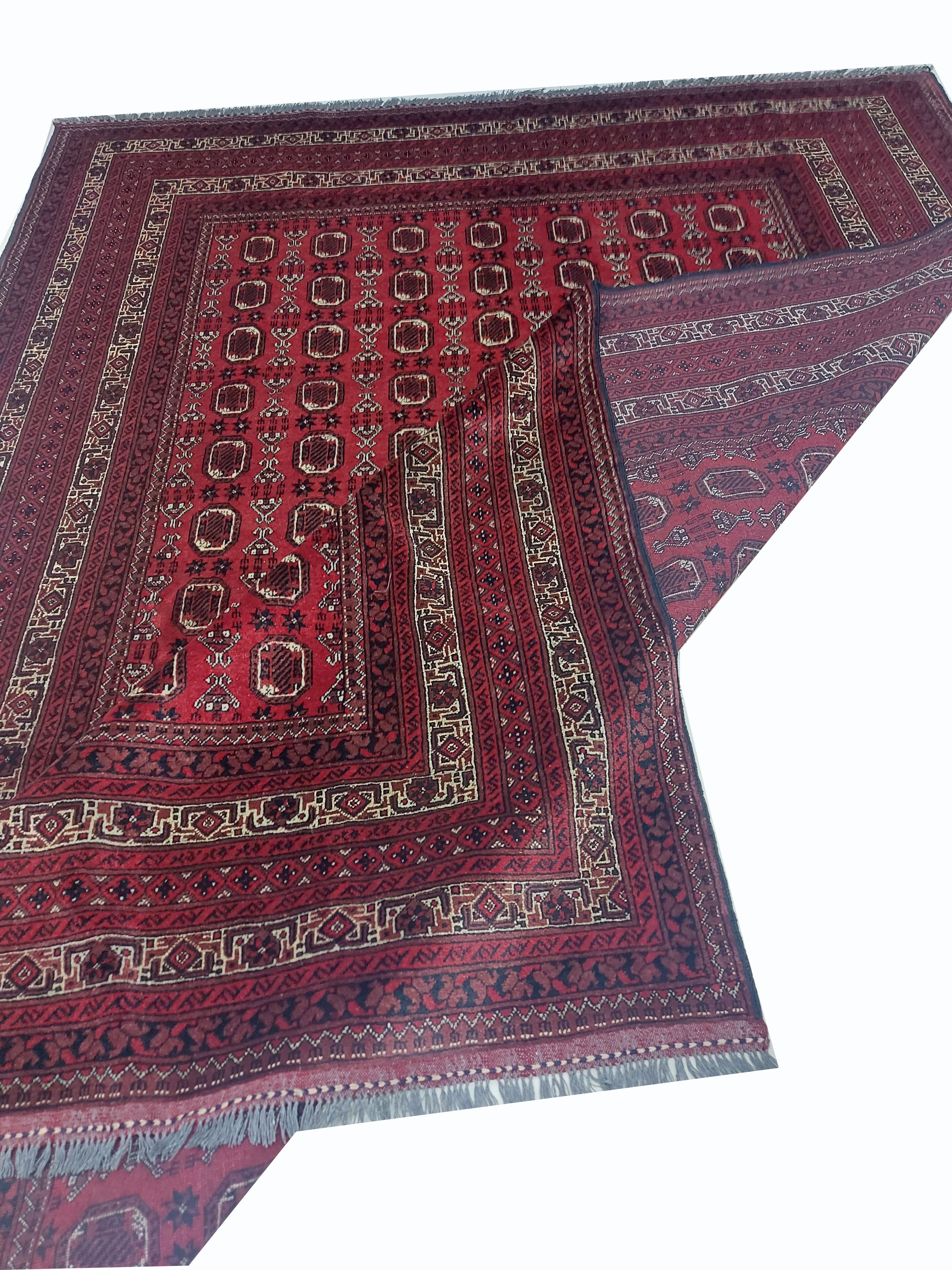 Fine Turkoman Rug - 281 cm x 203 cm