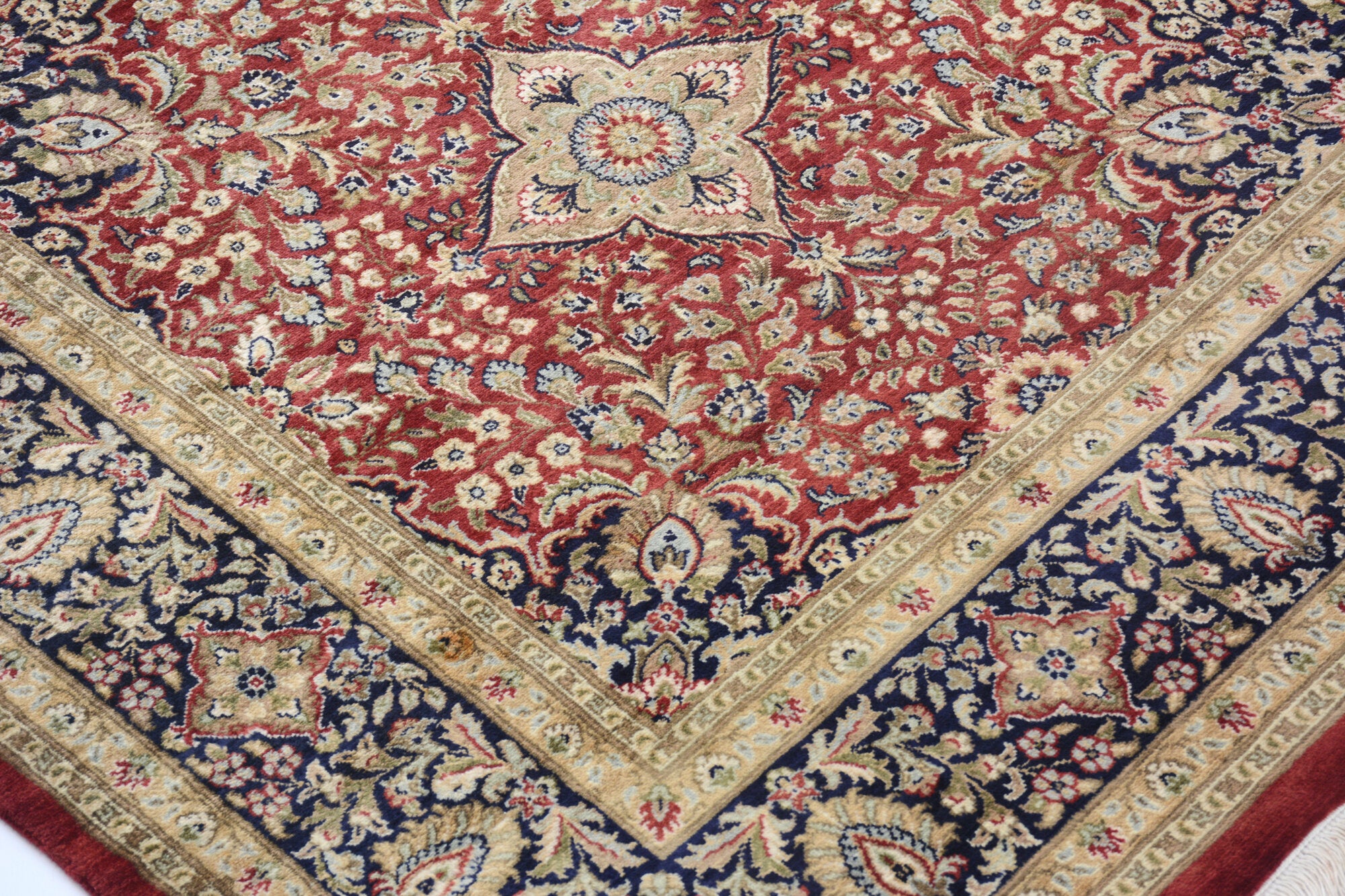 270cm x 182 Hand Knotted pure wool pile area rug Kashmiri