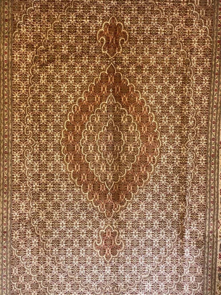 Persian Tabriz Silk and wool rug hand knotted 295cm x 200cm