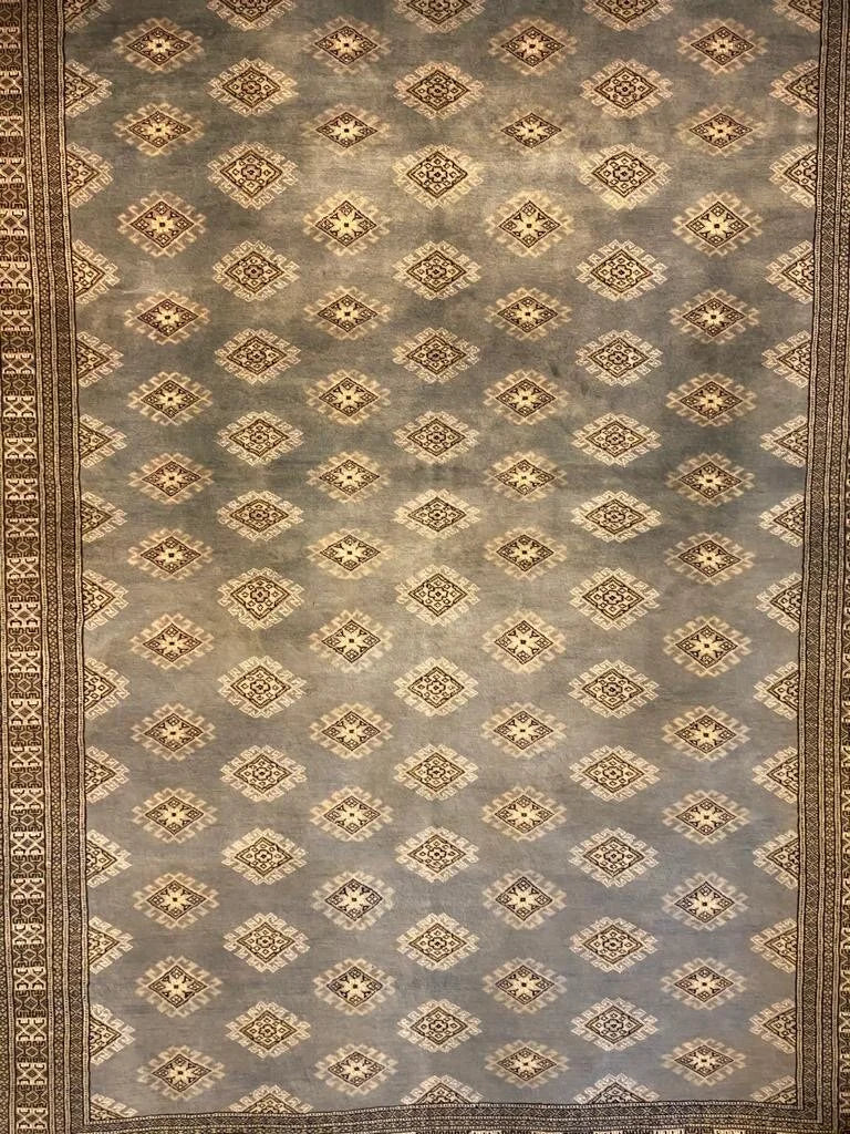 Kashmiri pure wool with silk highlights hand knotted area rug 304cm x 200cm
