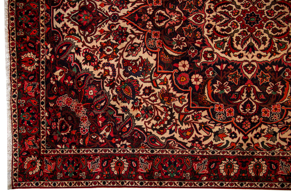 Bakhtiari Rug - 313 cm x 220 cm