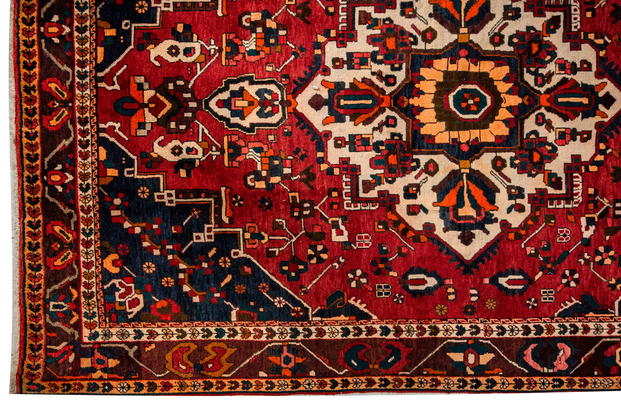 Bakhtiari Rug - 295 cm x 210 cm