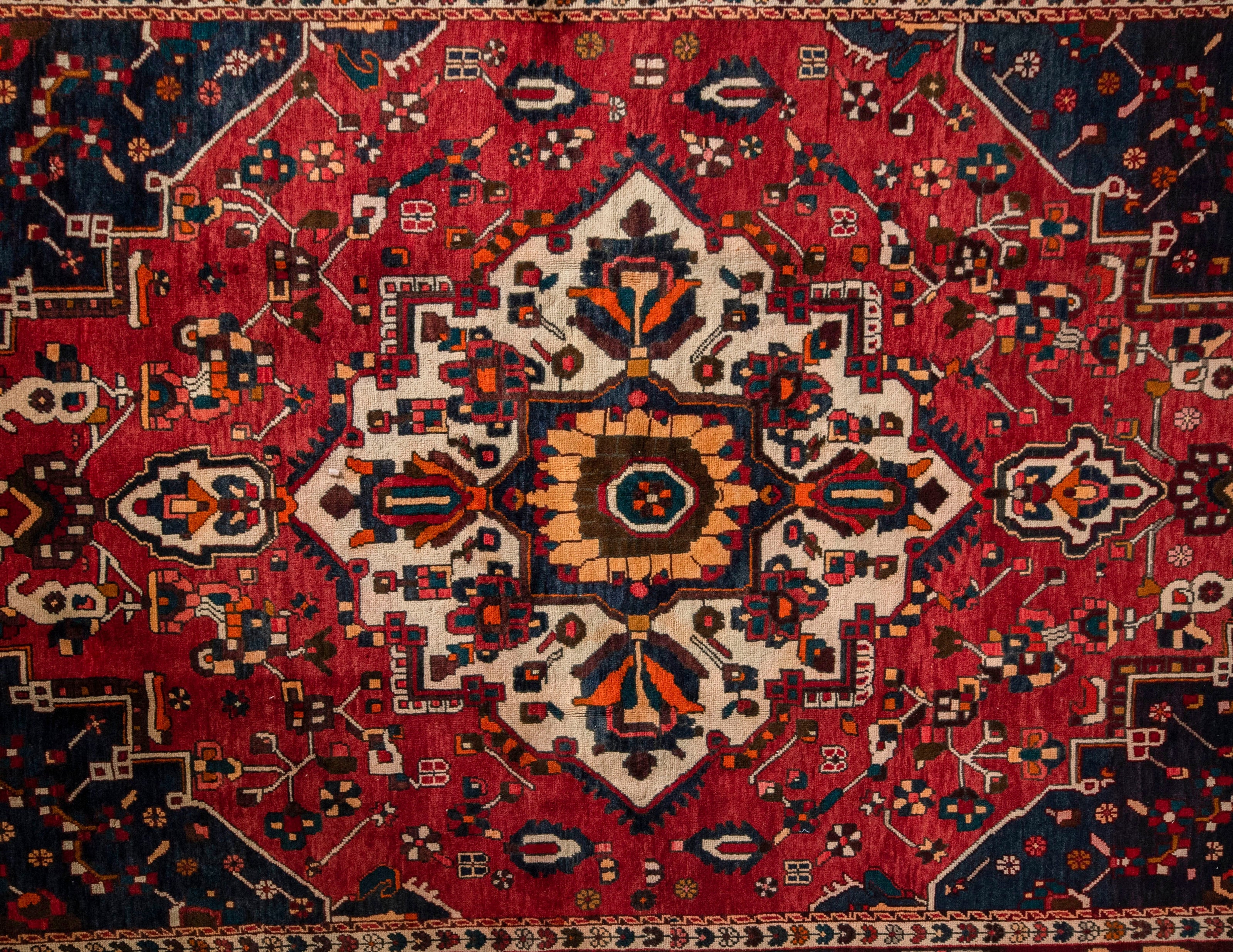 Bakhtiari Rug - 295 cm x 210 cm