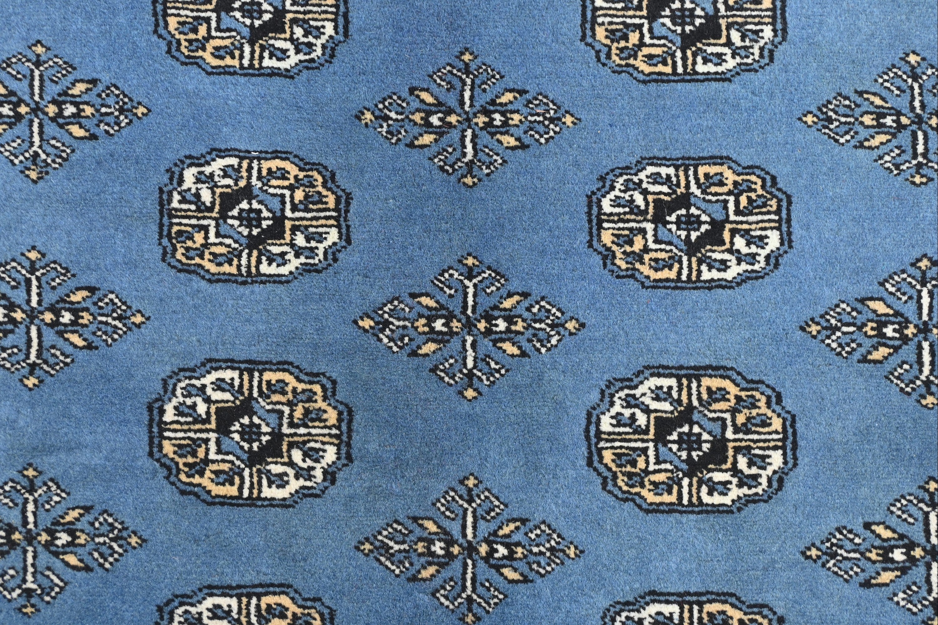 Bokhara Rug - 312 cm x 207 cm