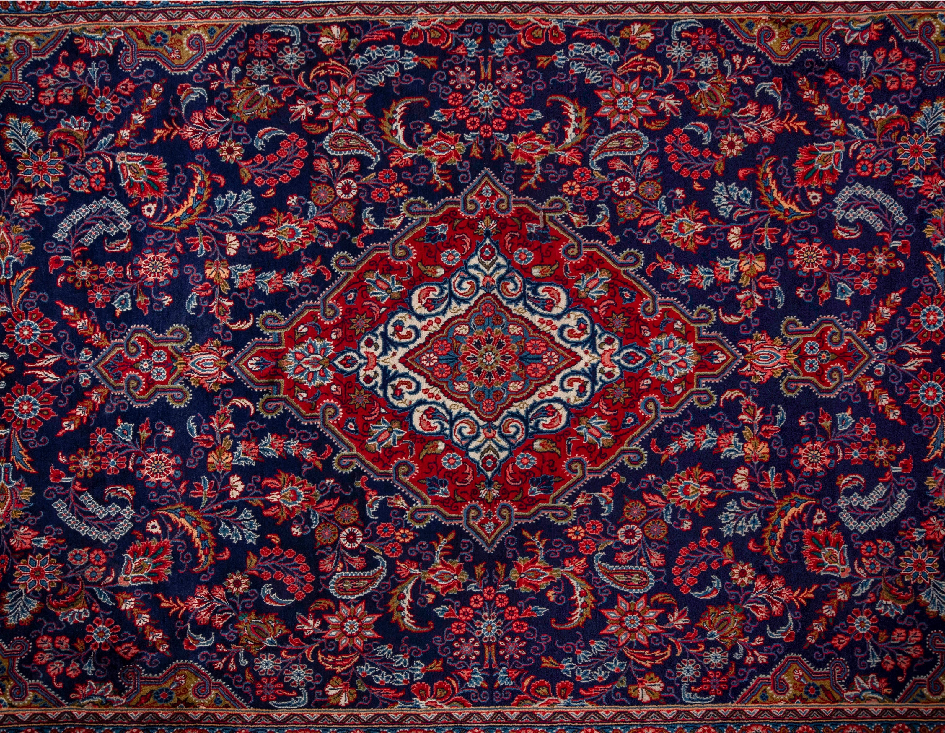 Hamadan Rug - 318 cm x 220 cm
