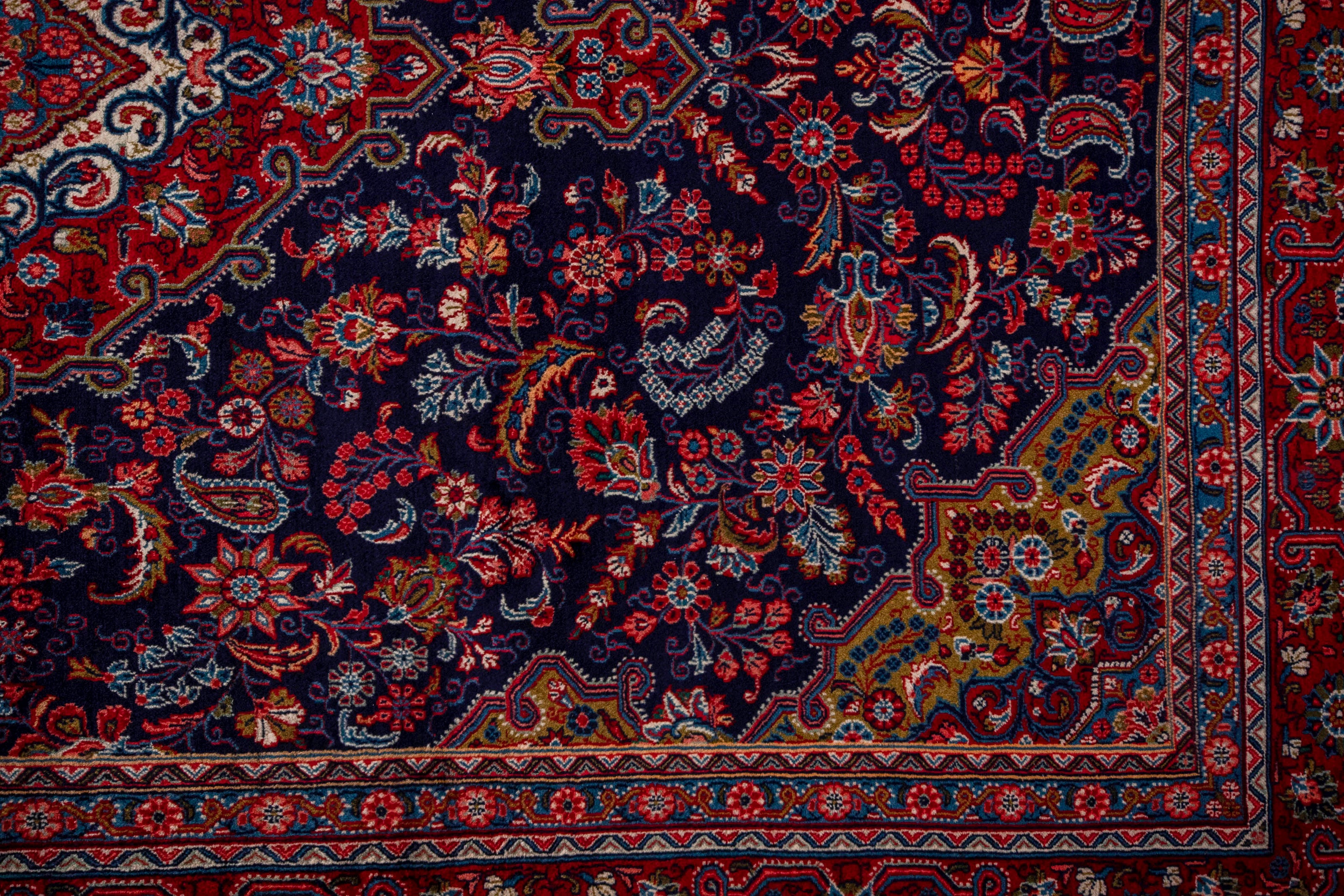 Hamadan Rug - 318 cm x 220 cm