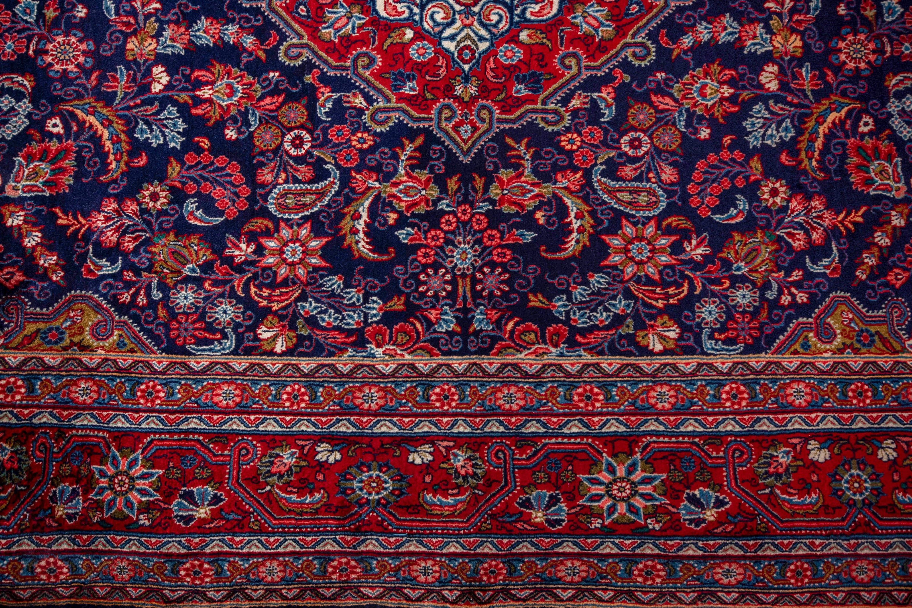Hamadan Rug - 318 cm x 220 cm