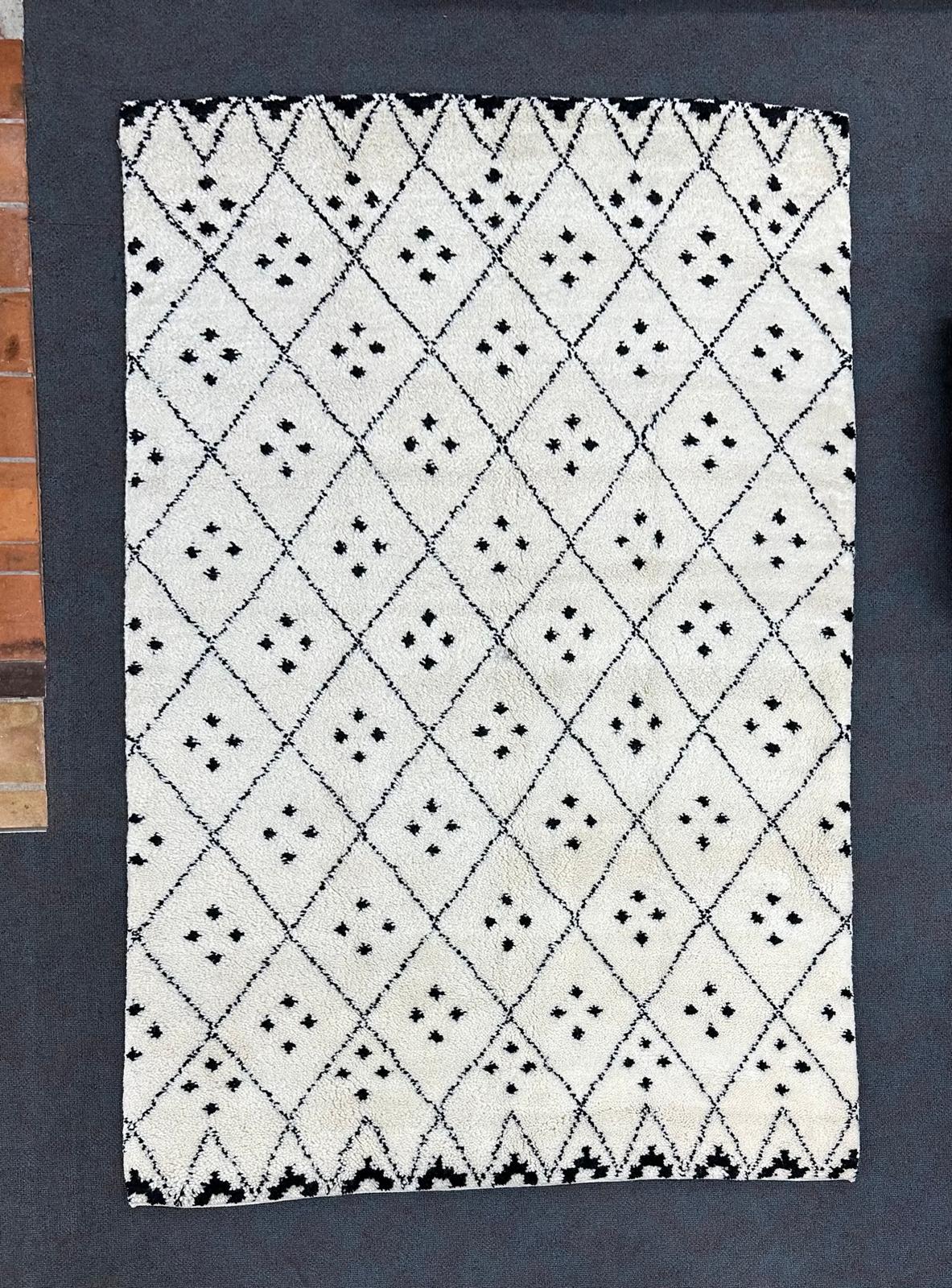 Moroccan Rug  - 278 cm x 188 cm