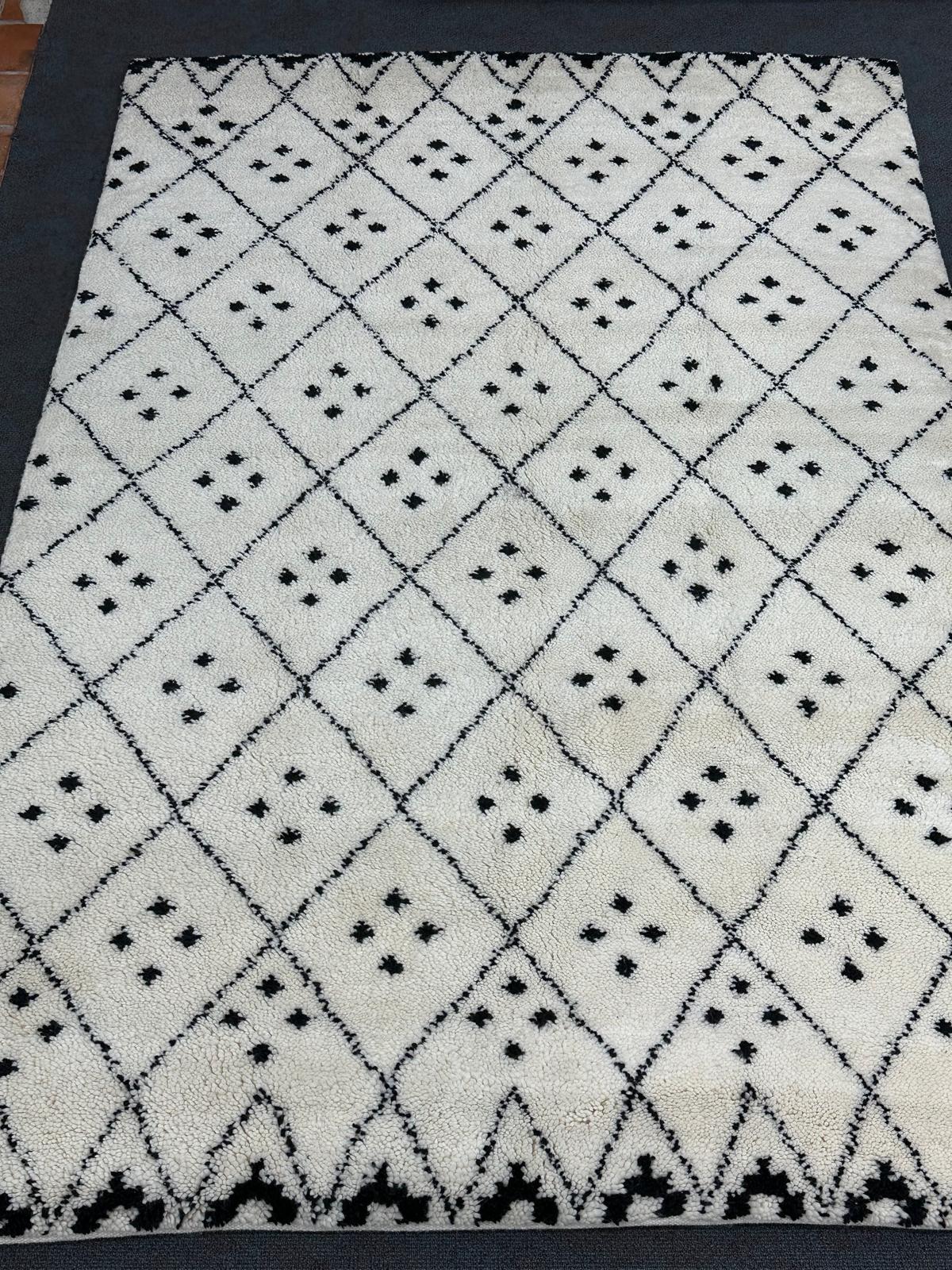 Moroccan Rug  - 278 cm x 188 cm