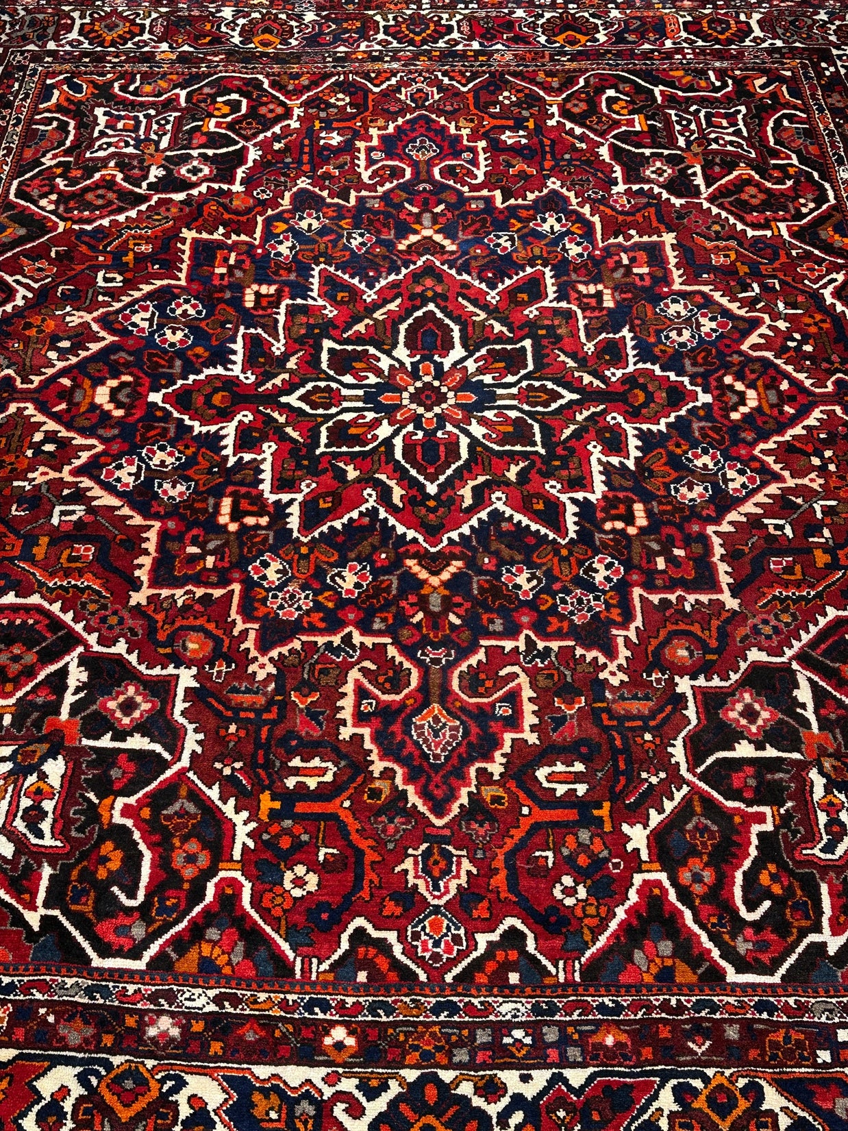 Bakhtiari Rug - 390 cm x 335 cm