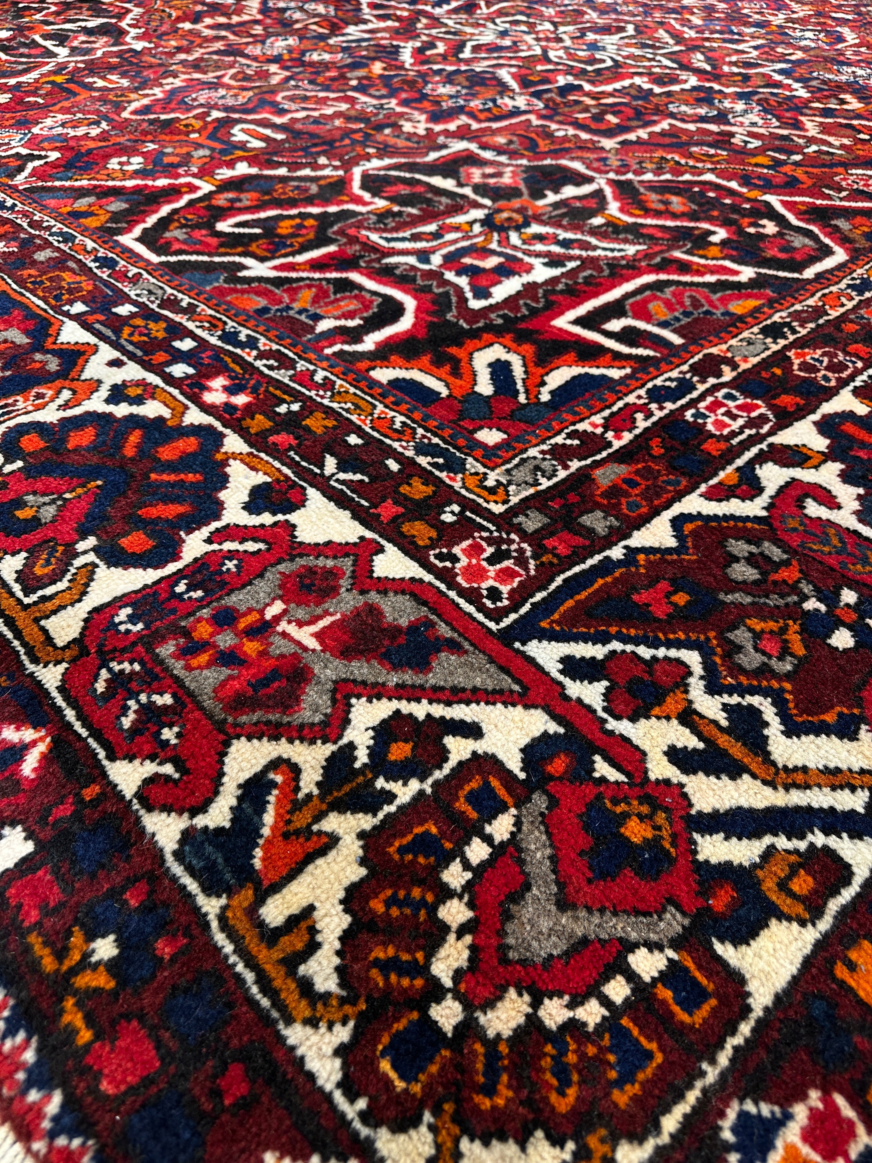 Bakhtiari Rug - 390 cm x 335 cm
