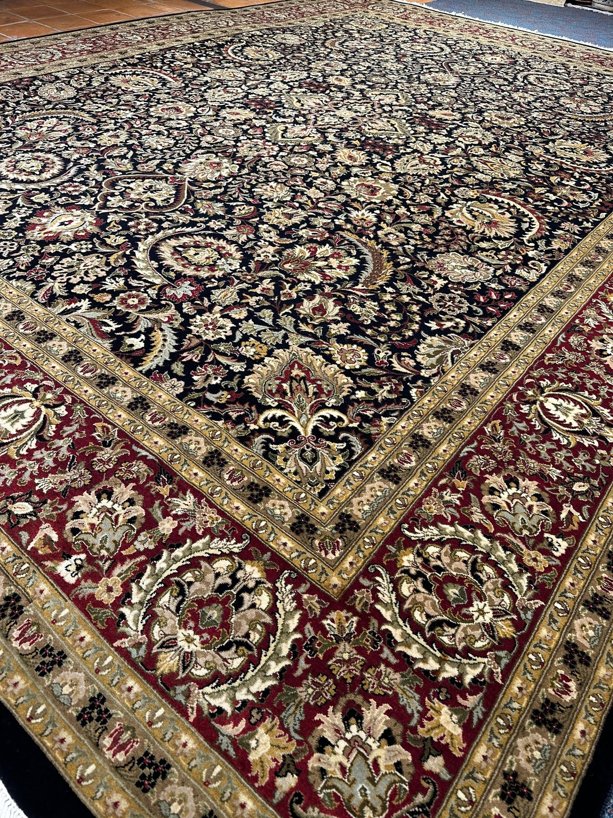 Kashmiri Rug  - 368 cm x 277 cm