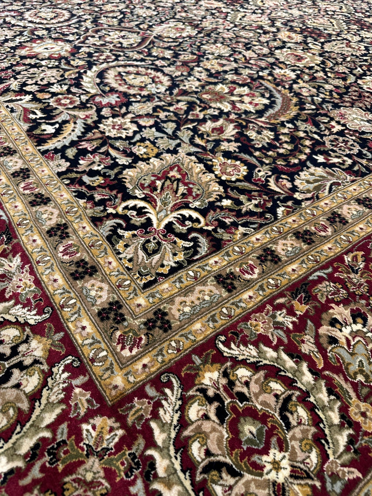 Kashmiri Rug  - 368 cm x 277 cm