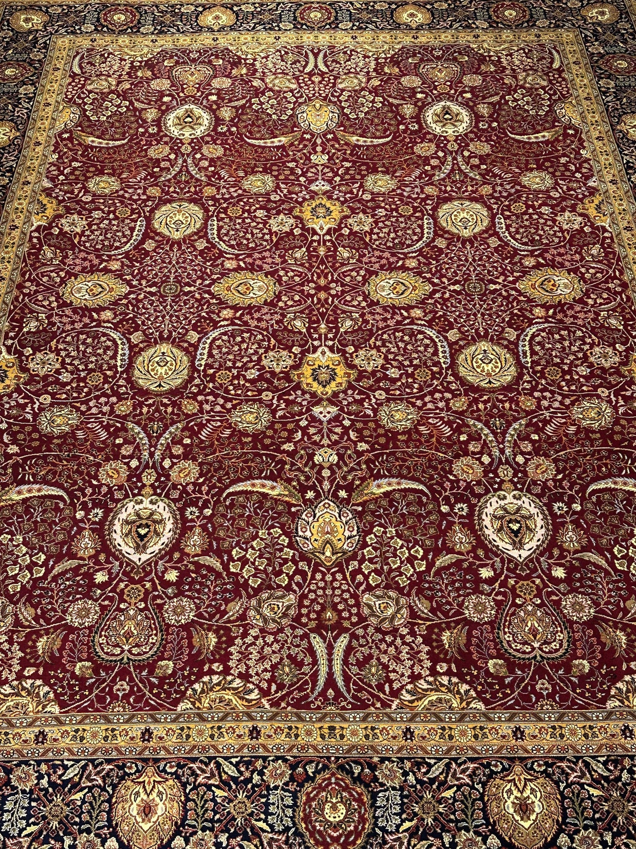 Kashmiri Rug - 363 cm x 280 cm
