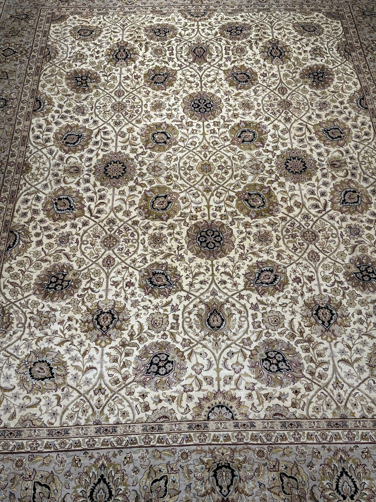 Ziegler Rug  - 370 cm x 270 cm