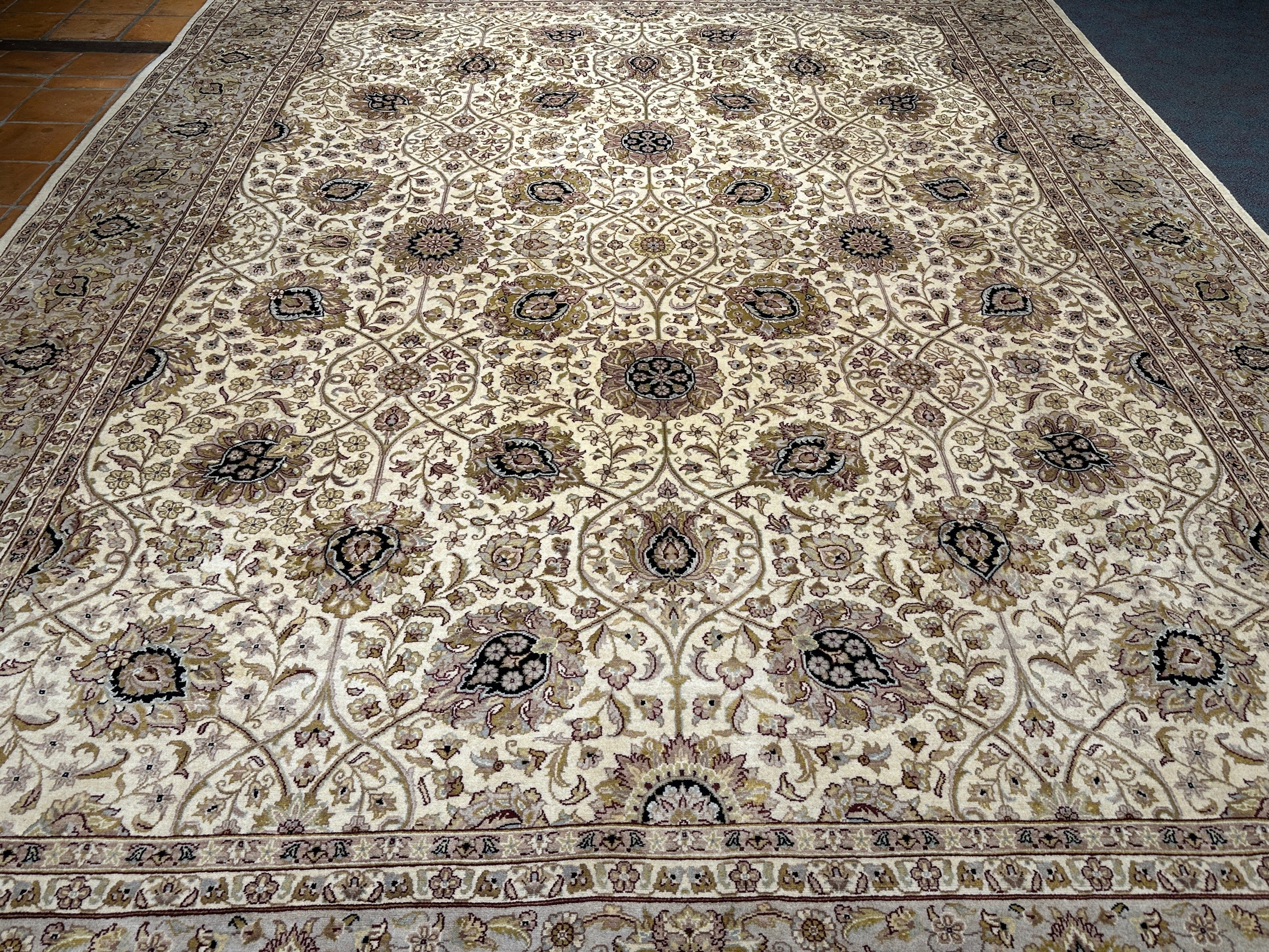 Ziegler Rug  - 370 cm x 270 cm