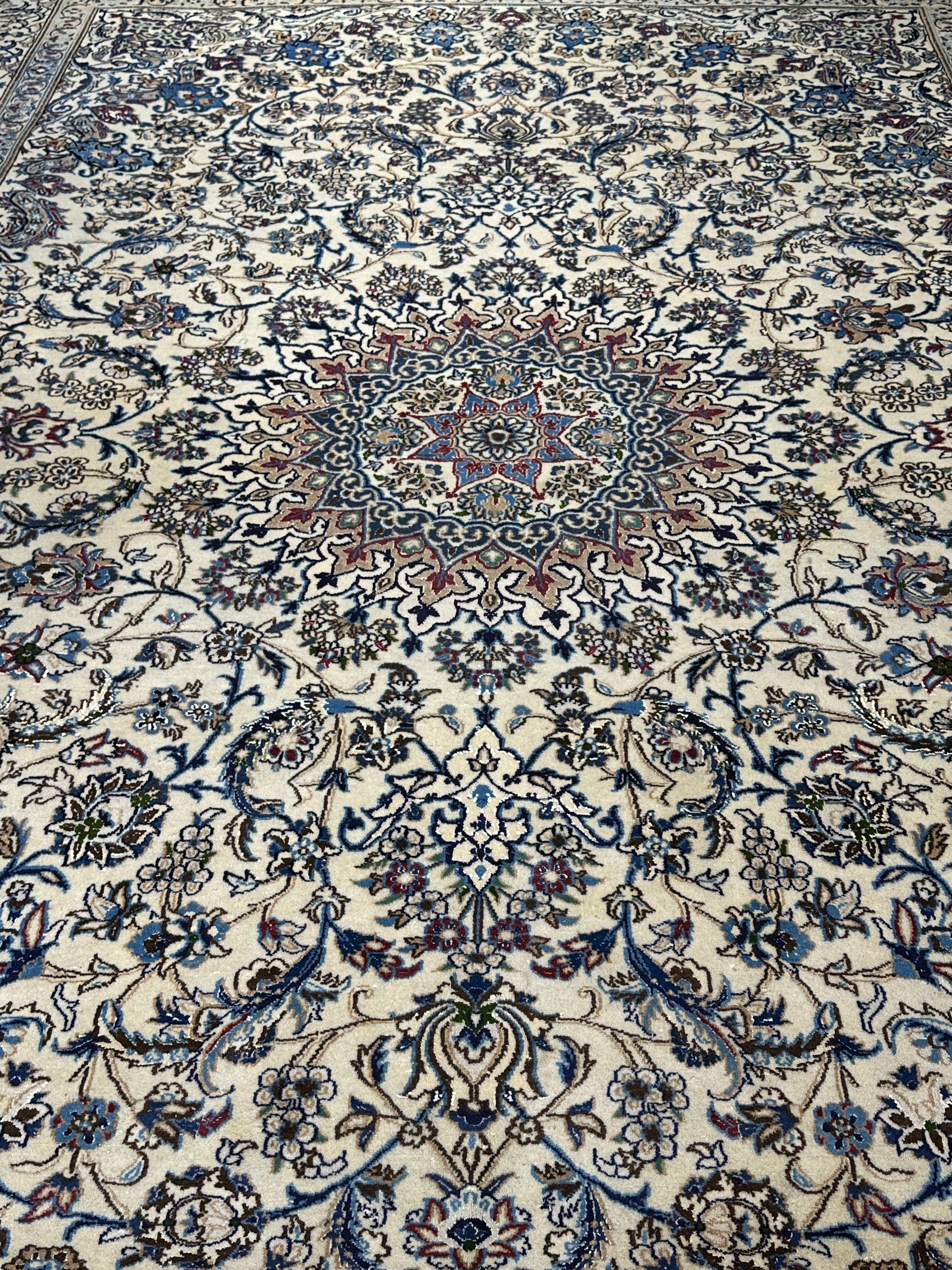 Nain Rug - 392 cm x 290 cm