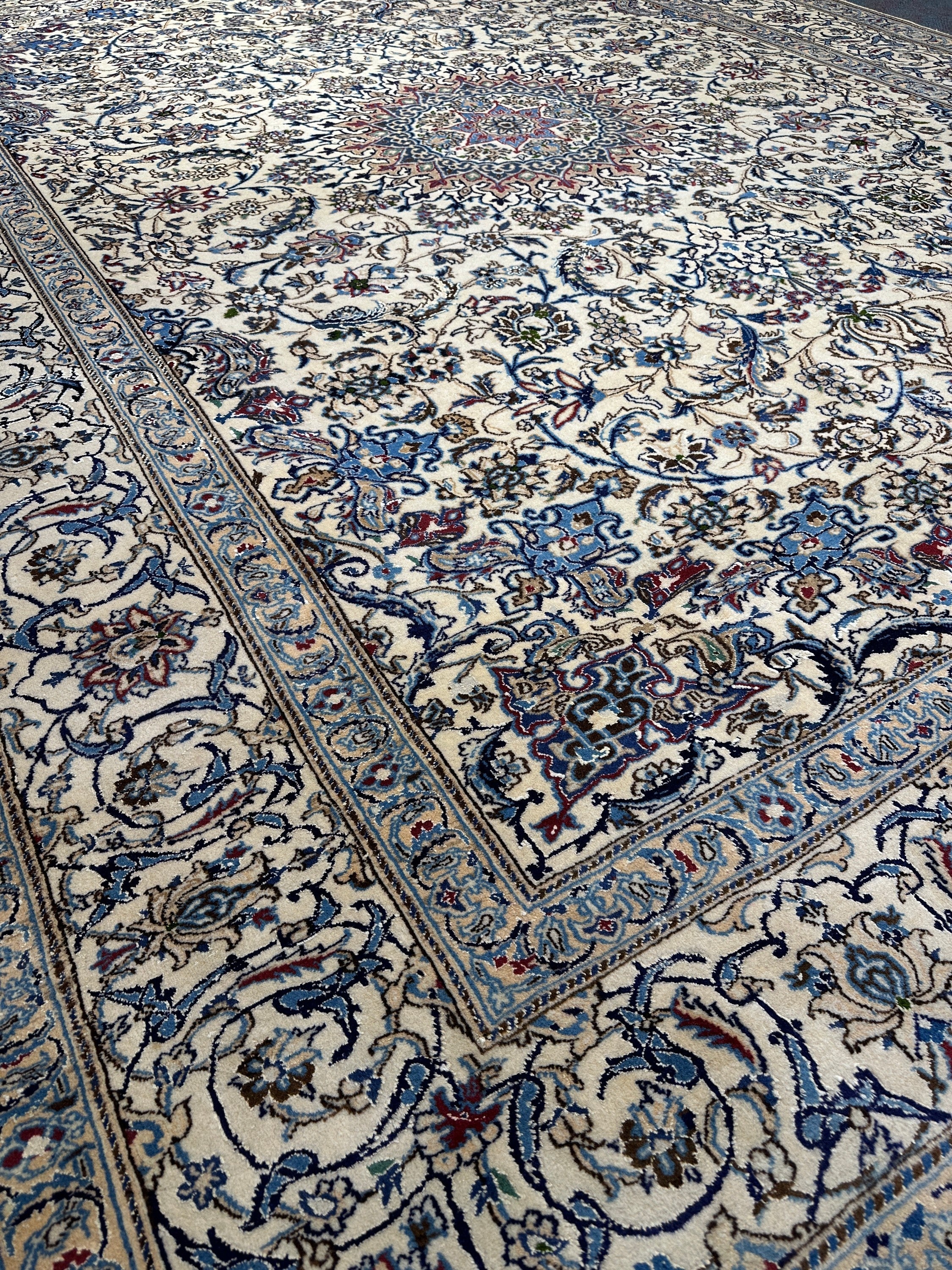 Nain Rug - 392 cm x 290 cm