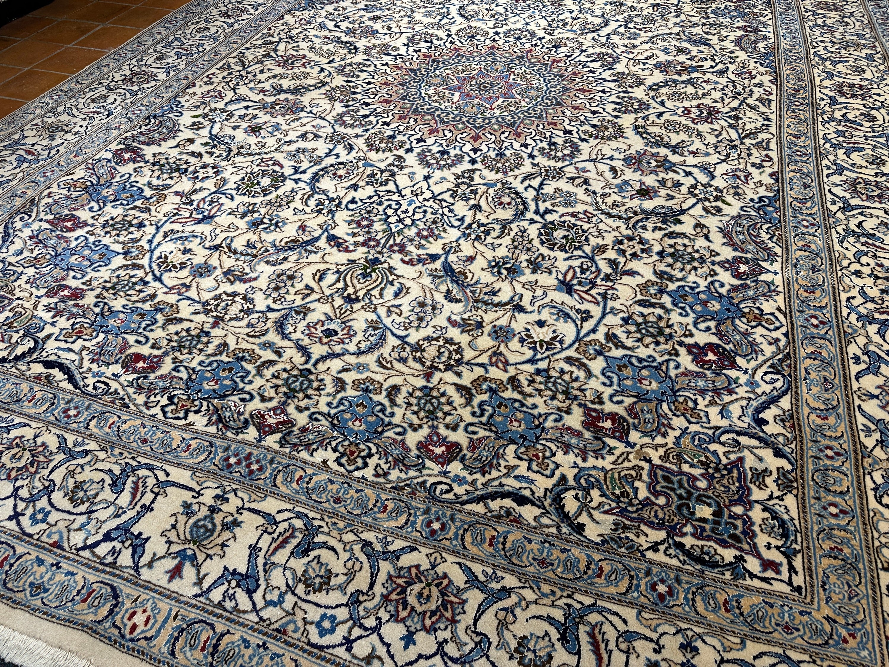 Nain Rug - 392 cm x 290 cm