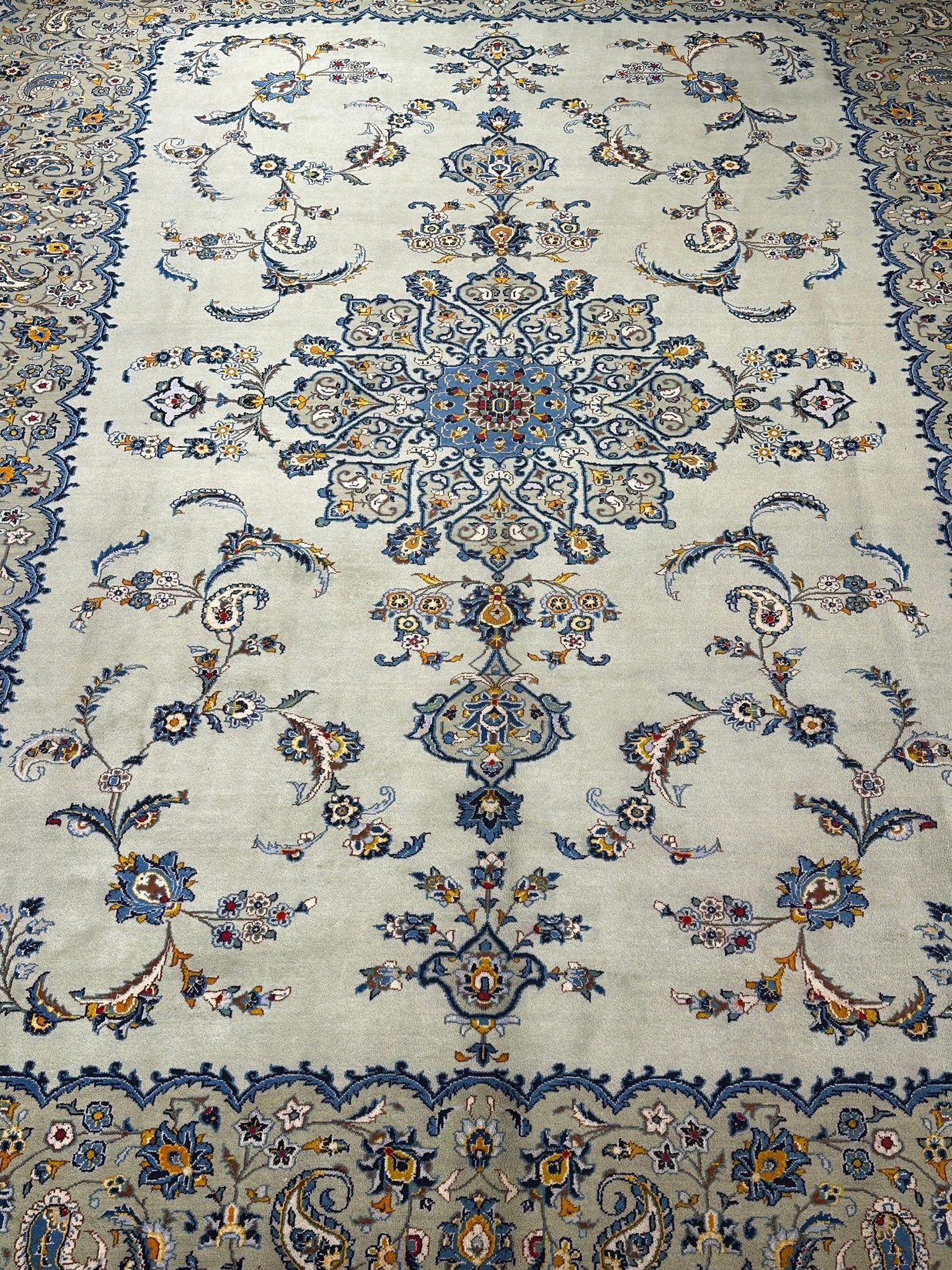 Nain Rug - 405 cm x 300 cm