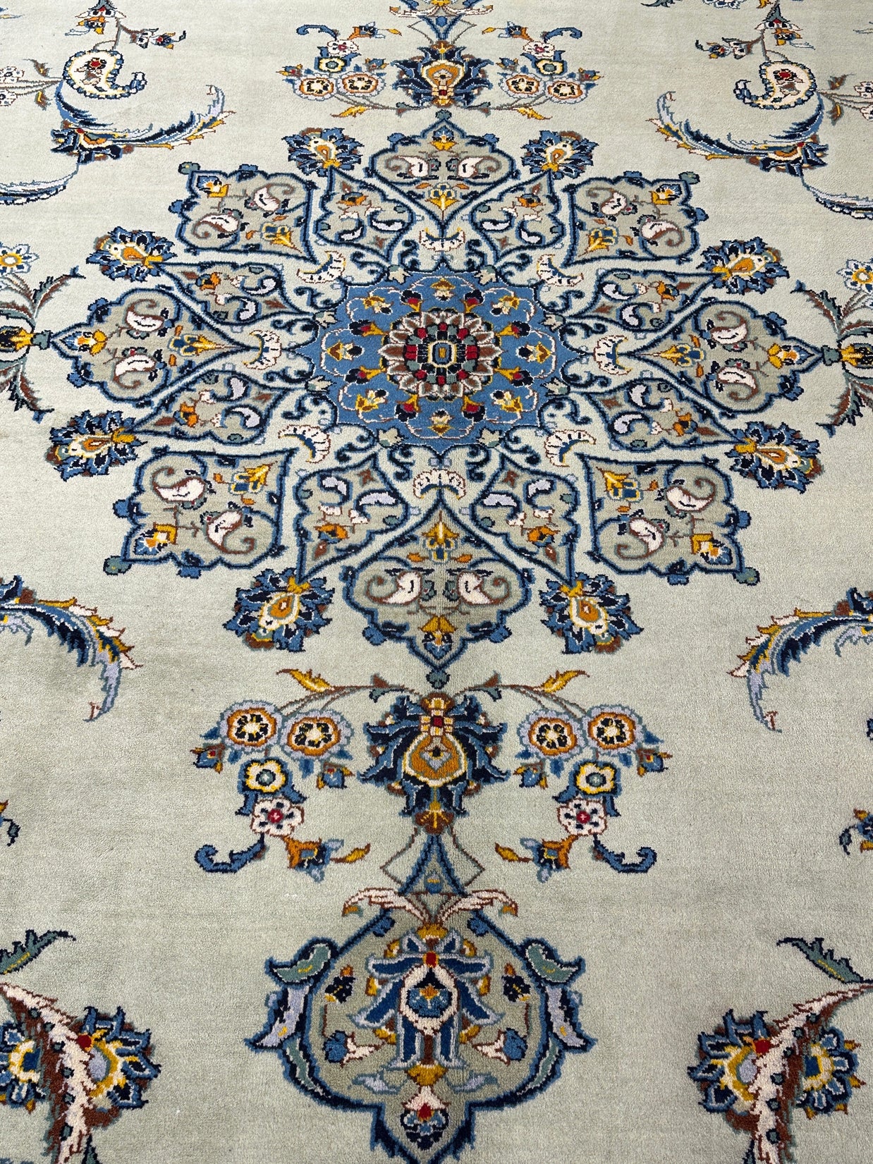 Nain Rug - 405 cm x 300 cm