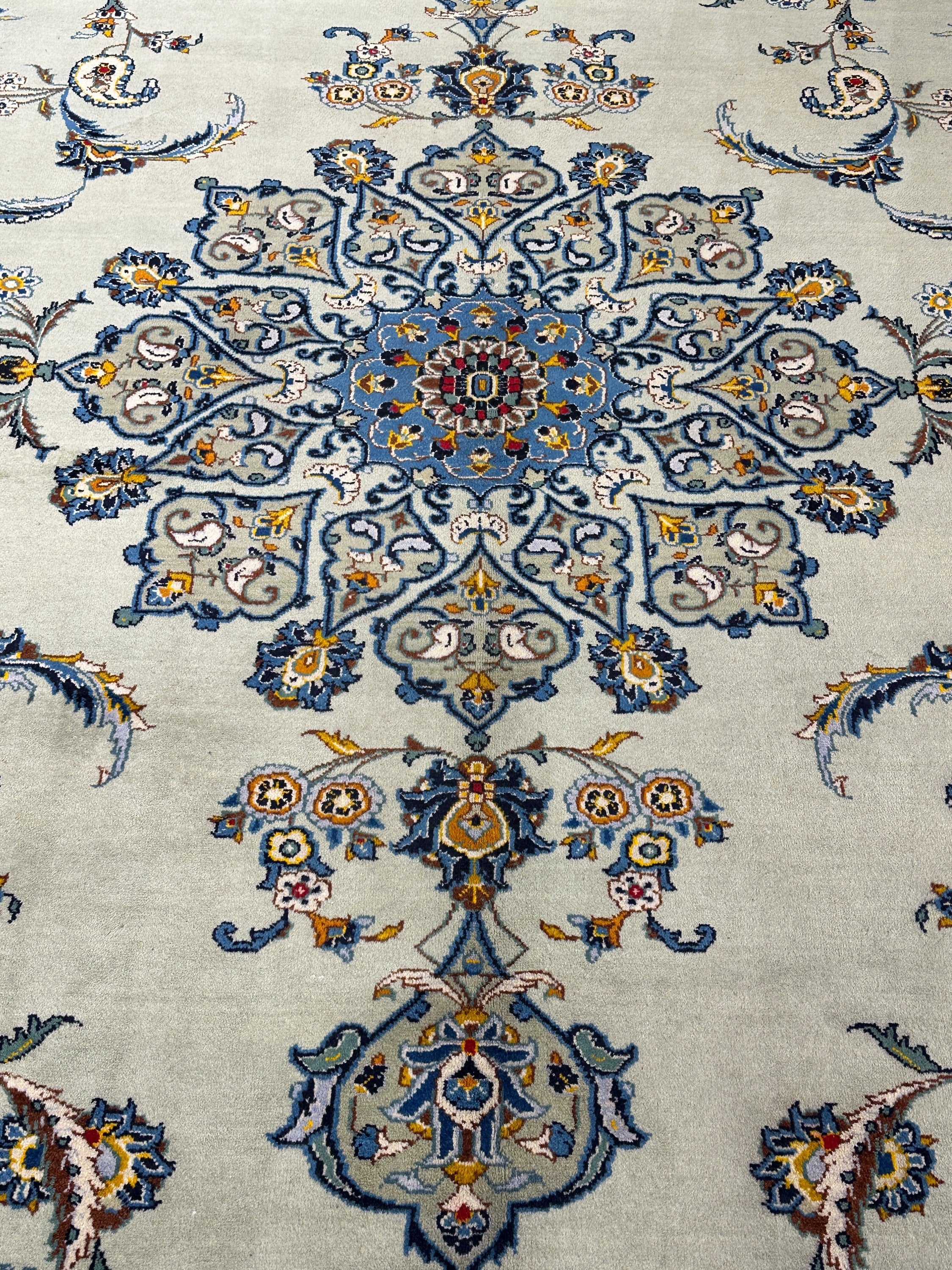 Nain Rug - 405 cm x 300 cm
