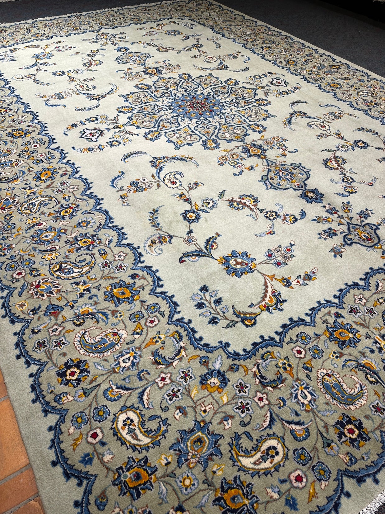 Nain Rug - 405 cm x 300 cm