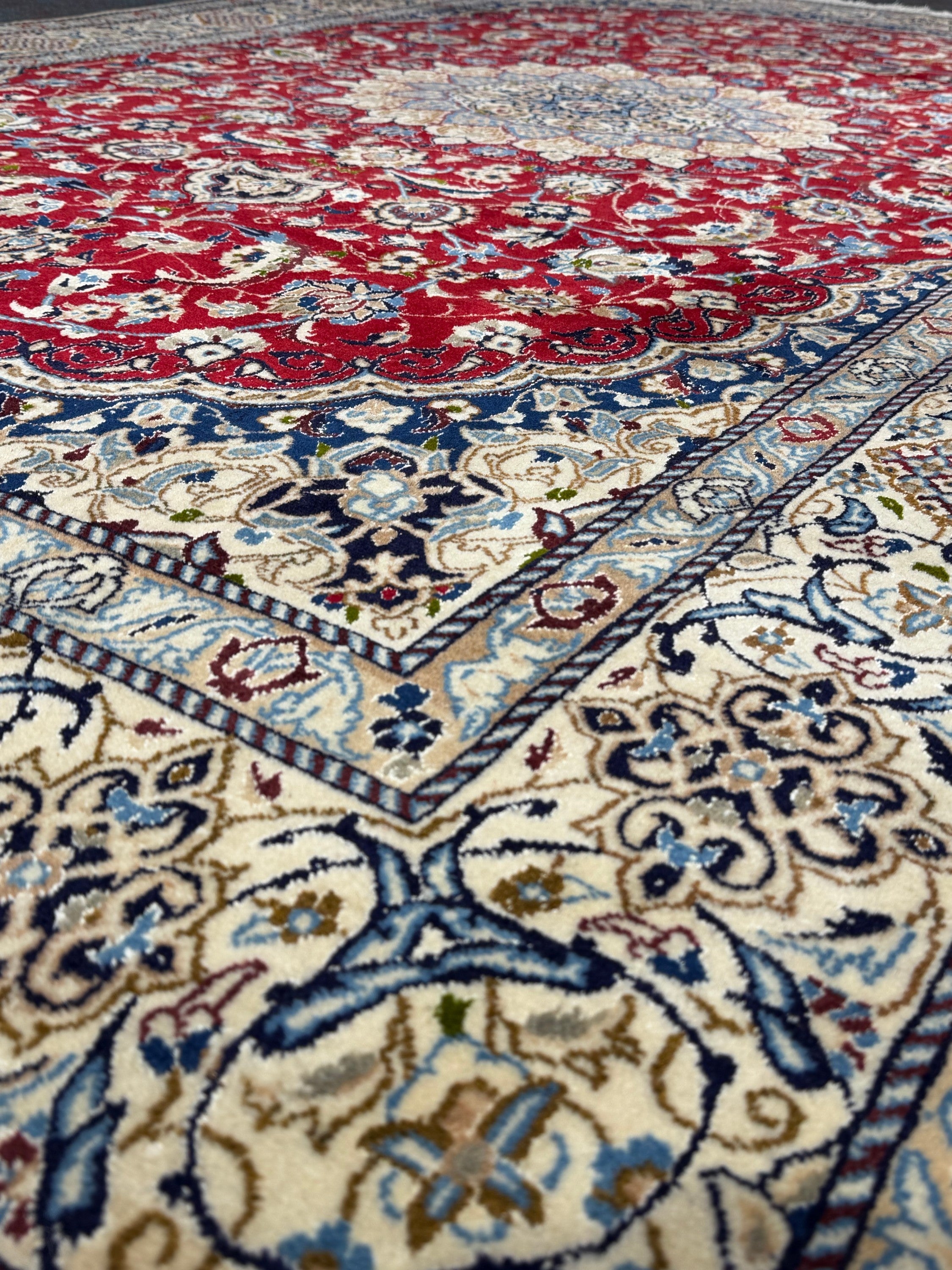 Nain Rug - 310 cm x 202 cm