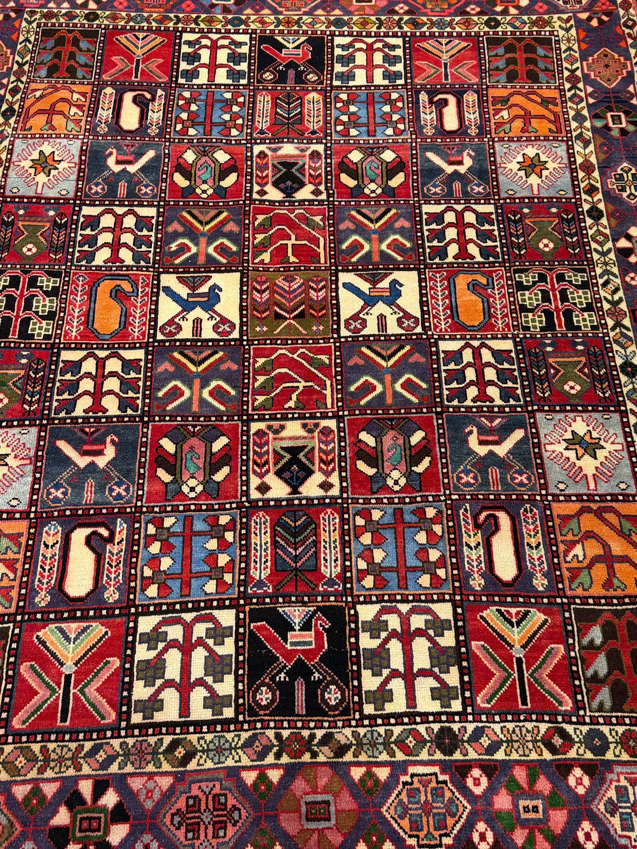 Bakhtiari Rug - 295 cm x 210 cm
