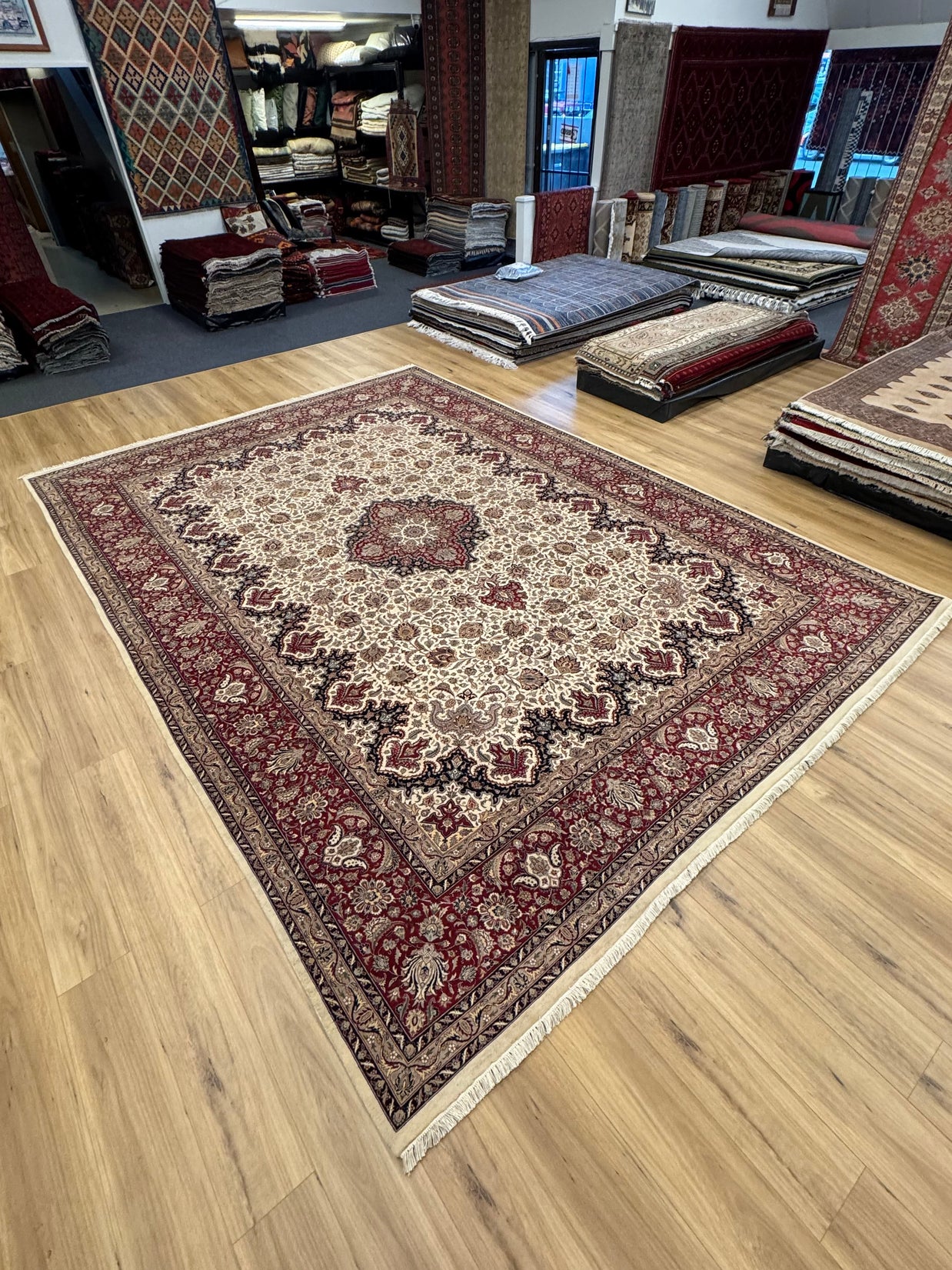 Isfahan Rug - 431 cm x 306 cm