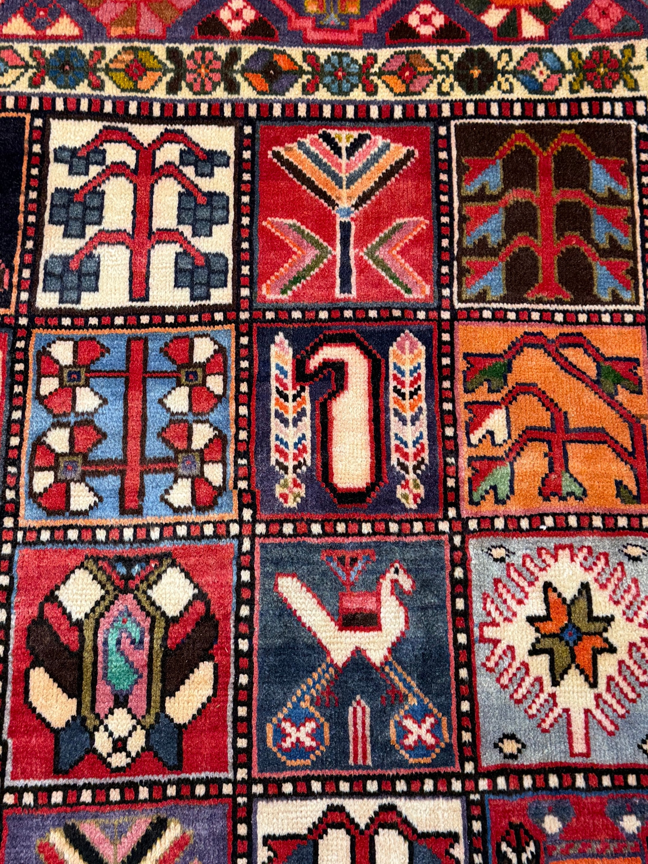 Bakhtiari Rug - 295 cm x 210 cm