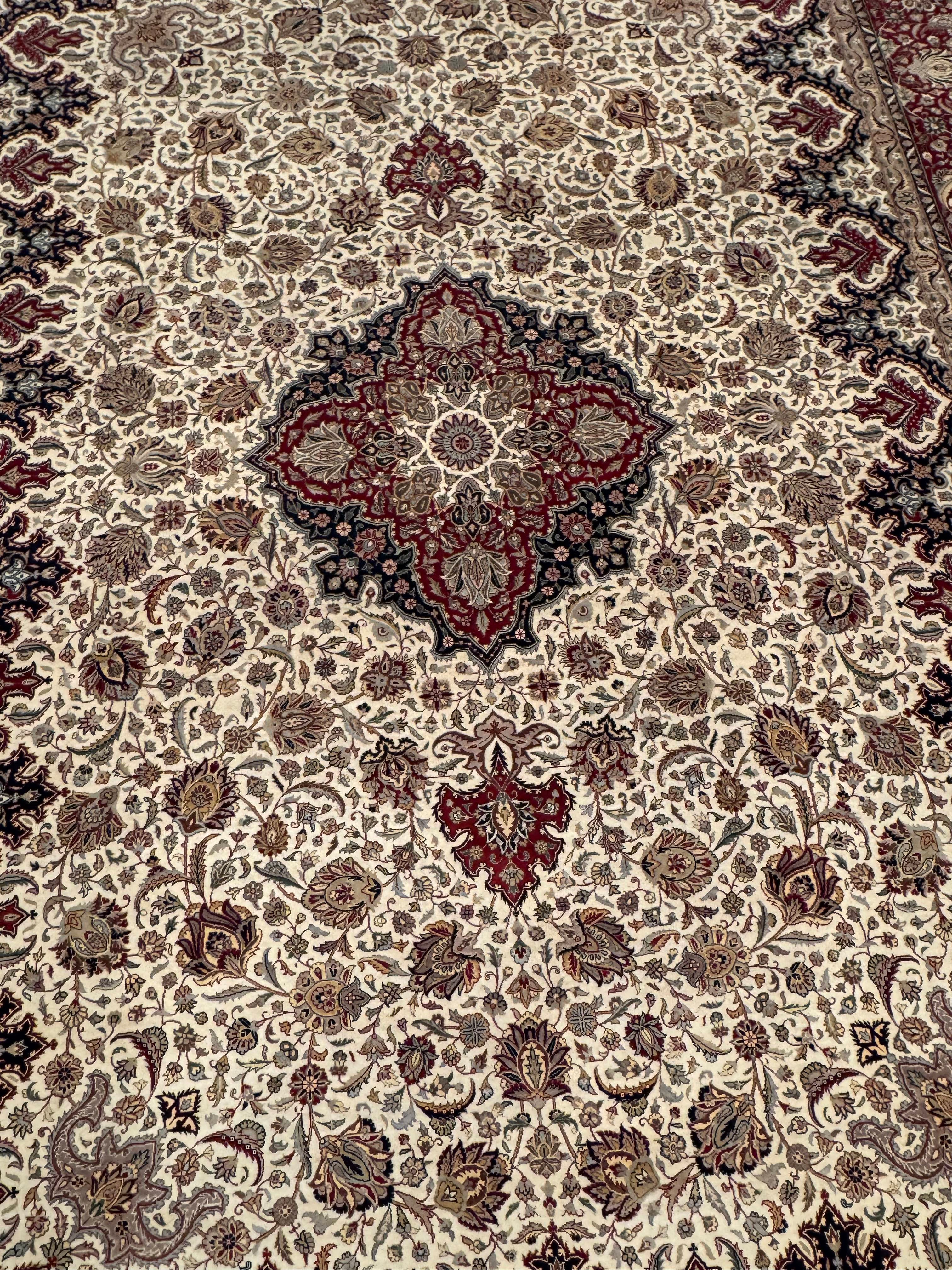 Isfahan Rug - 431 cm x 306 cm