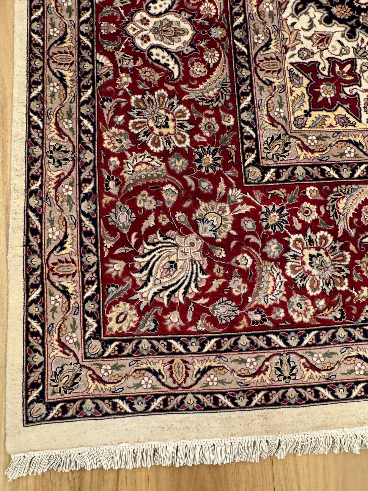 Isfahan Rug - 431 cm x 306 cm