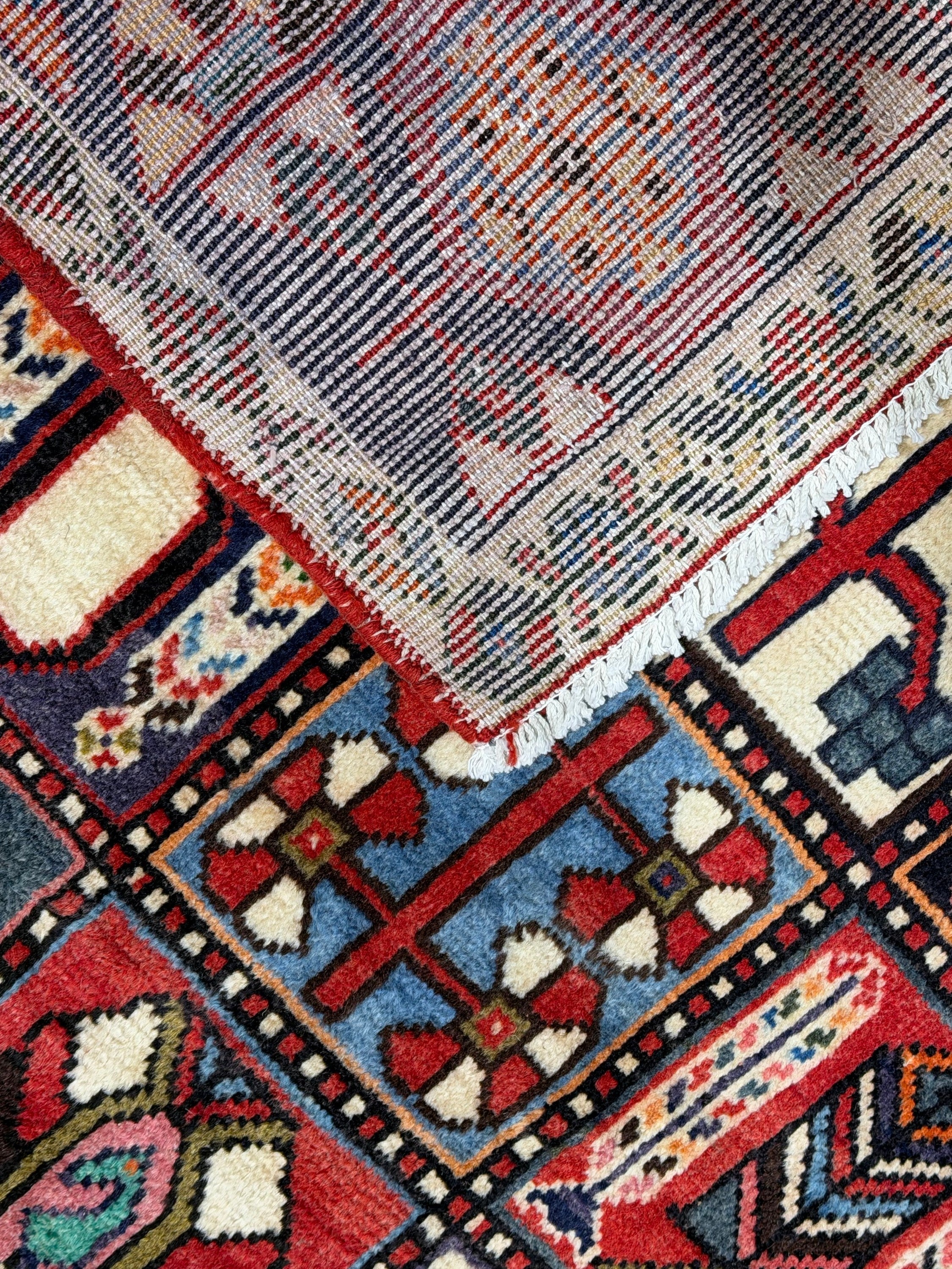 Bakhtiari Rug - 295 cm x 210 cm