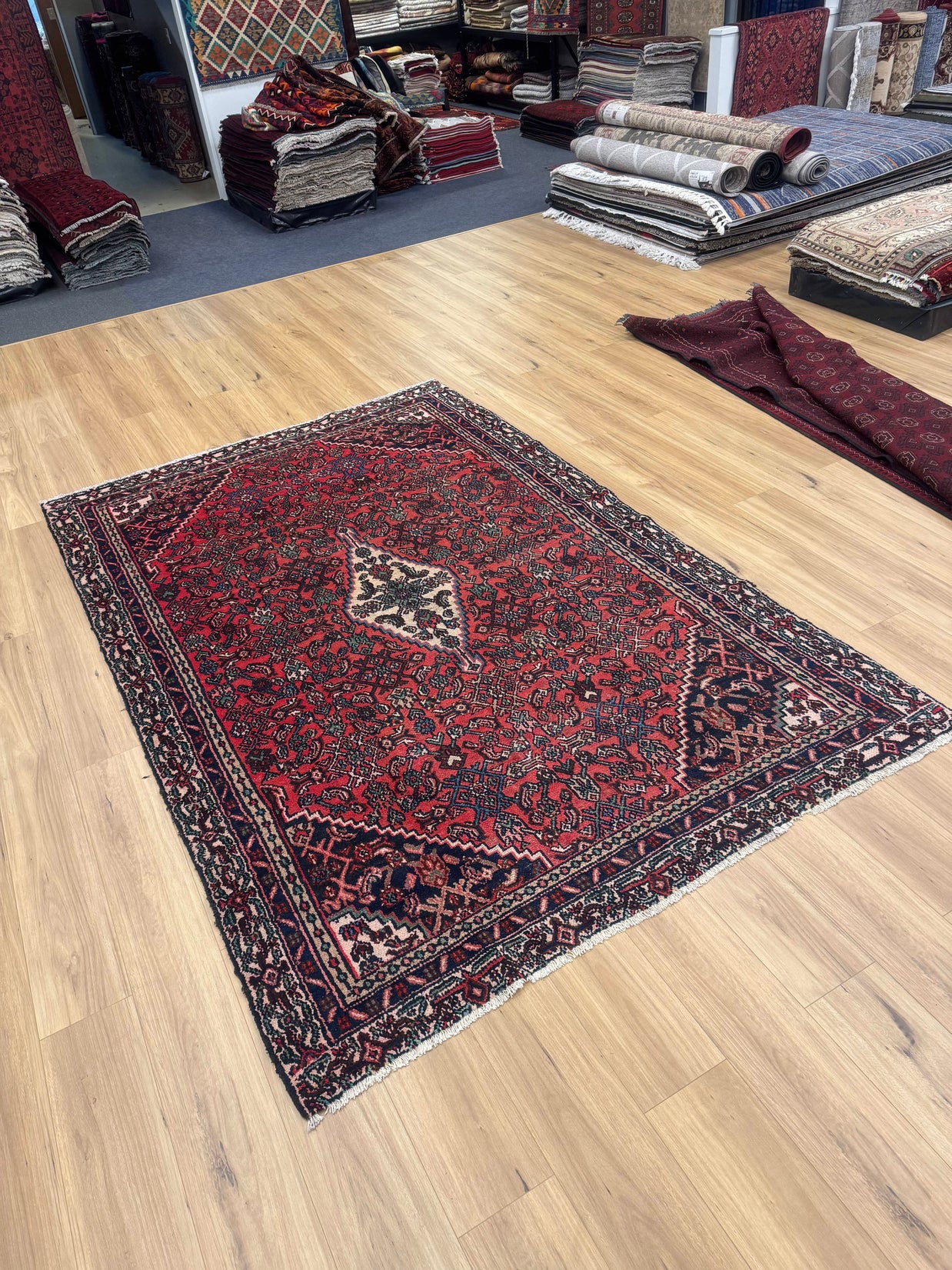 Hamadan Rug - 284 cm x 186 cm