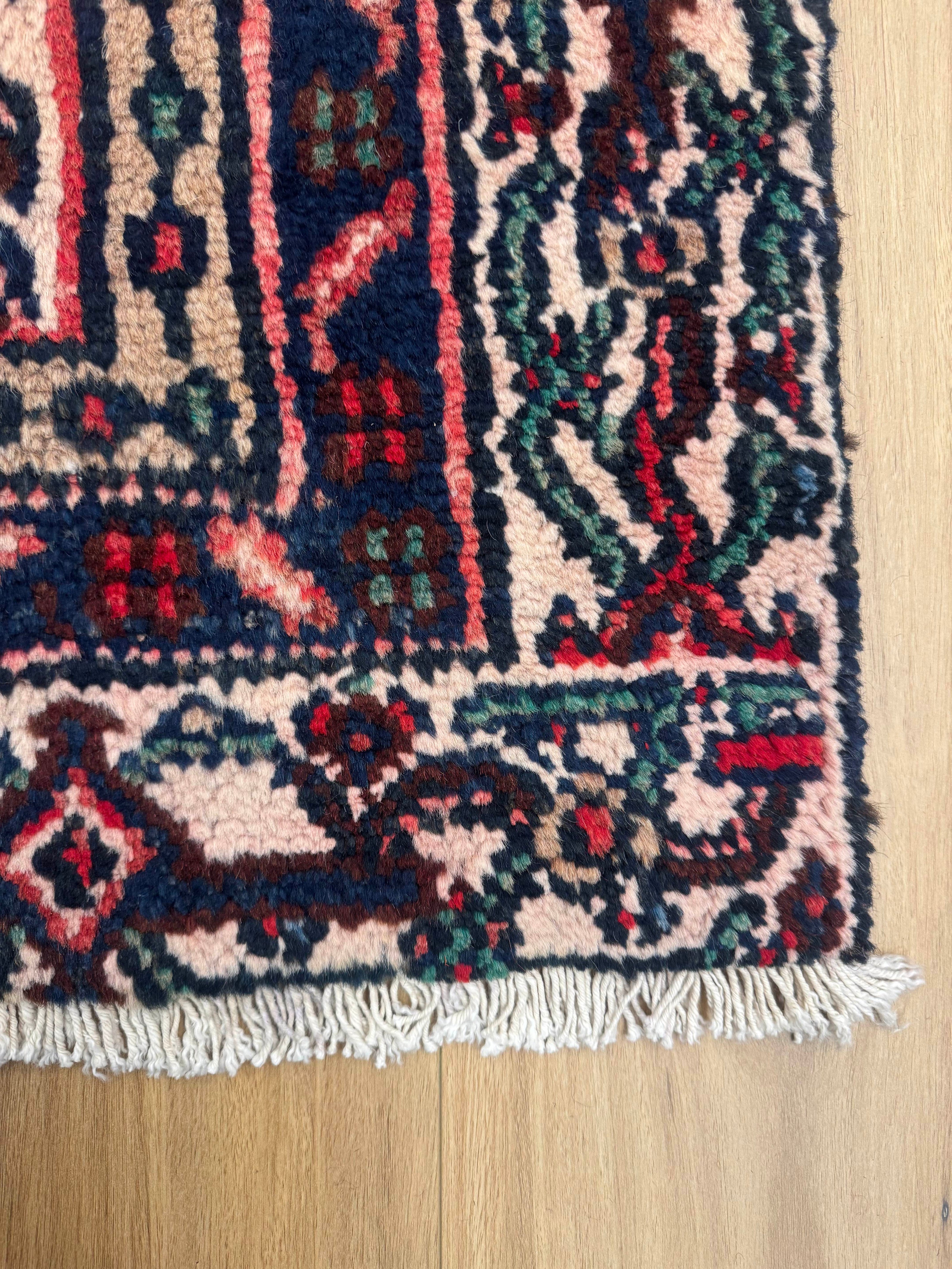 Hamadan Rug - 284 cm x 186 cm