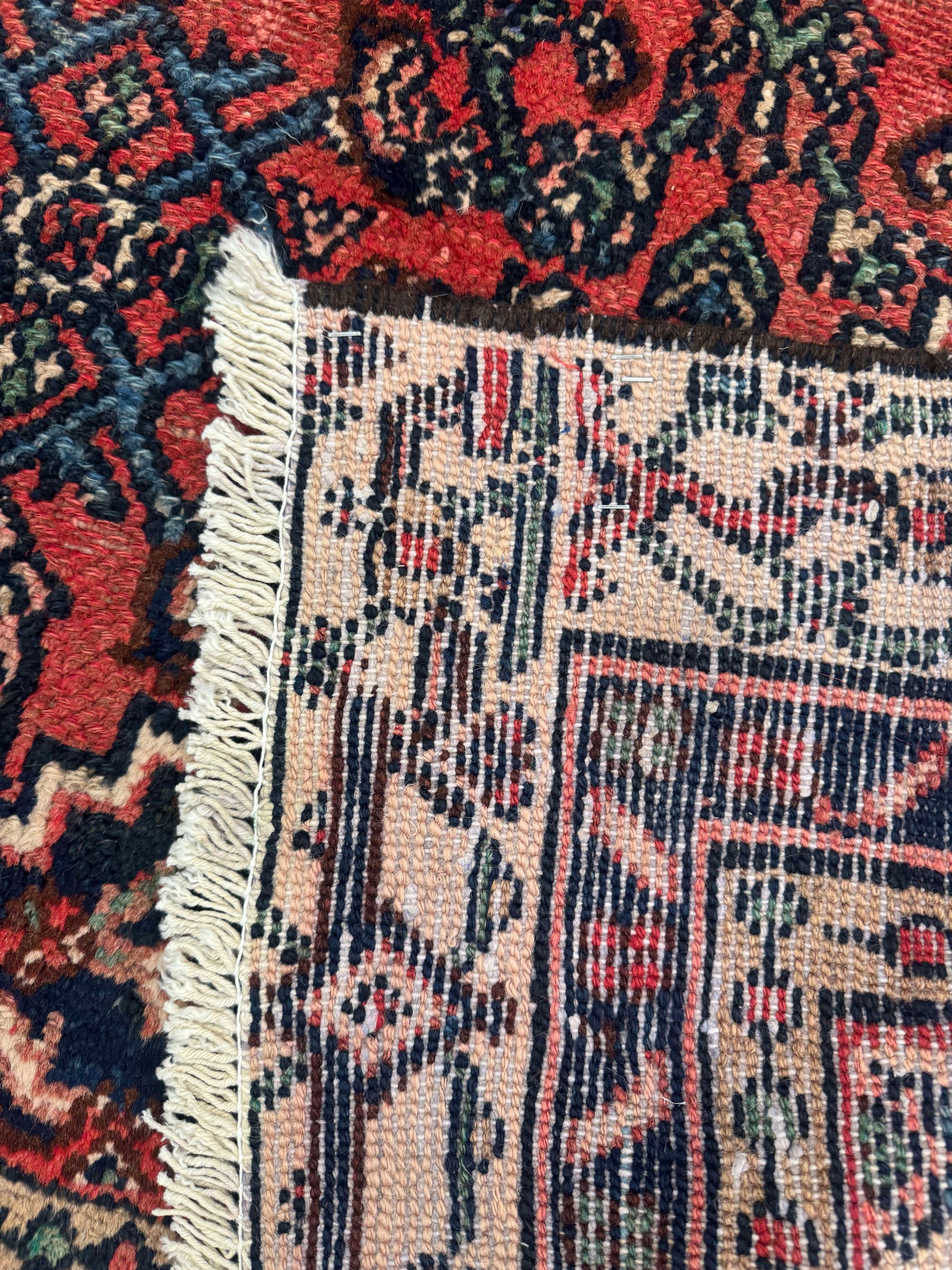 Hamadan Rug - 284 cm x 186 cm