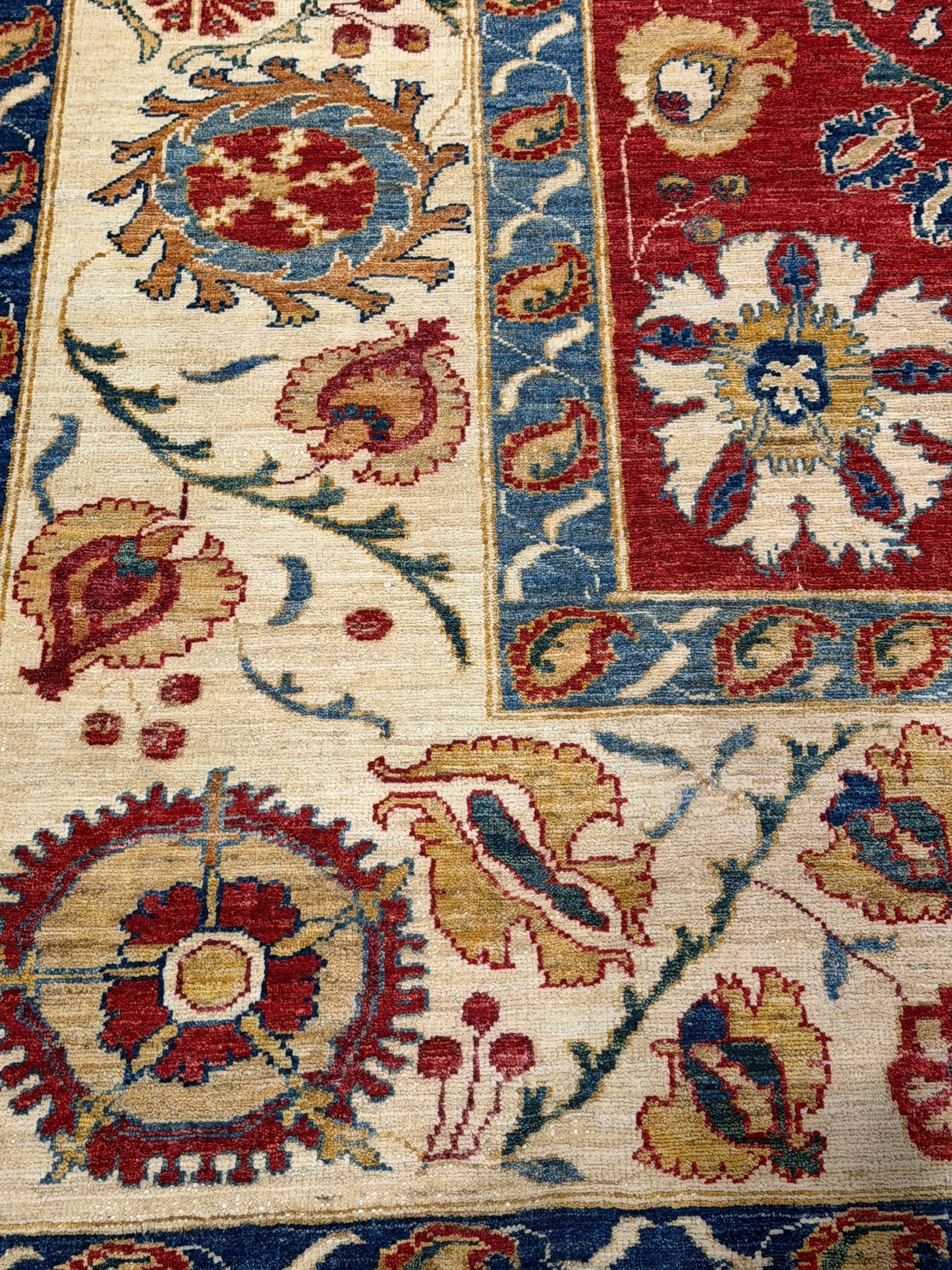 Khurjeen Rug  - 275 cm x 185 cm