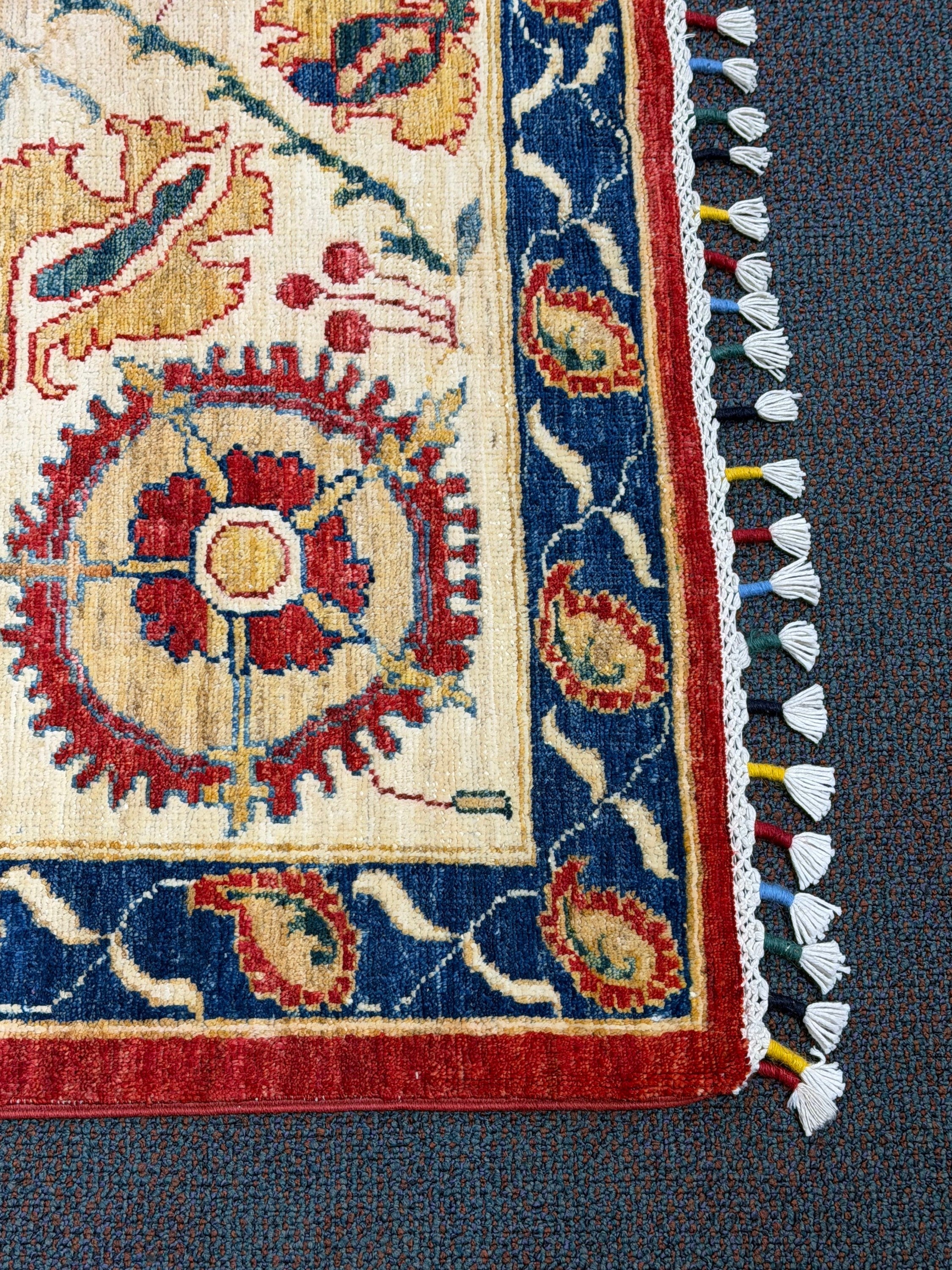 Khurjeen Rug  - 275 cm x 185 cm