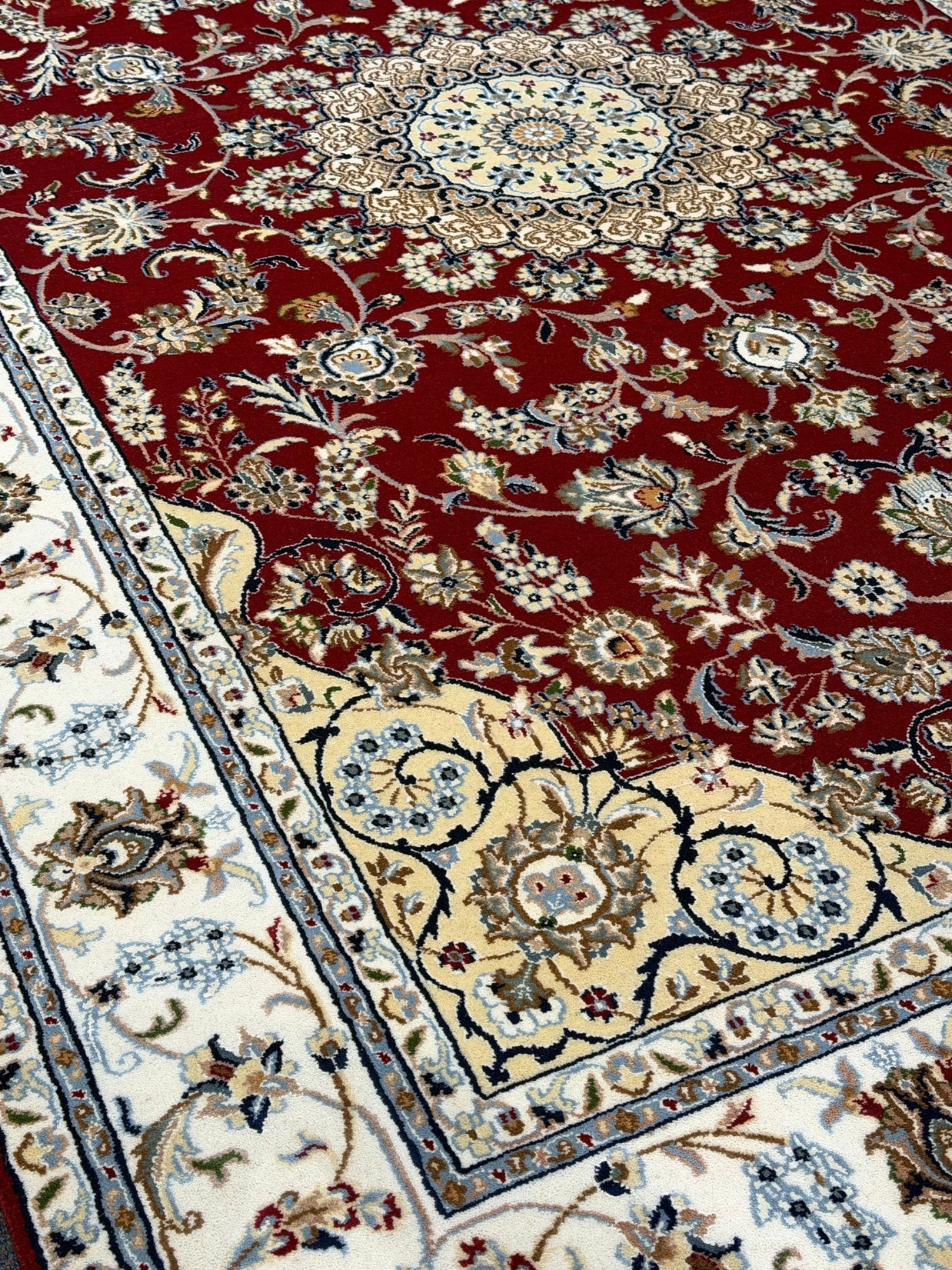 Nain Rug  - 304 cm x 193 cm