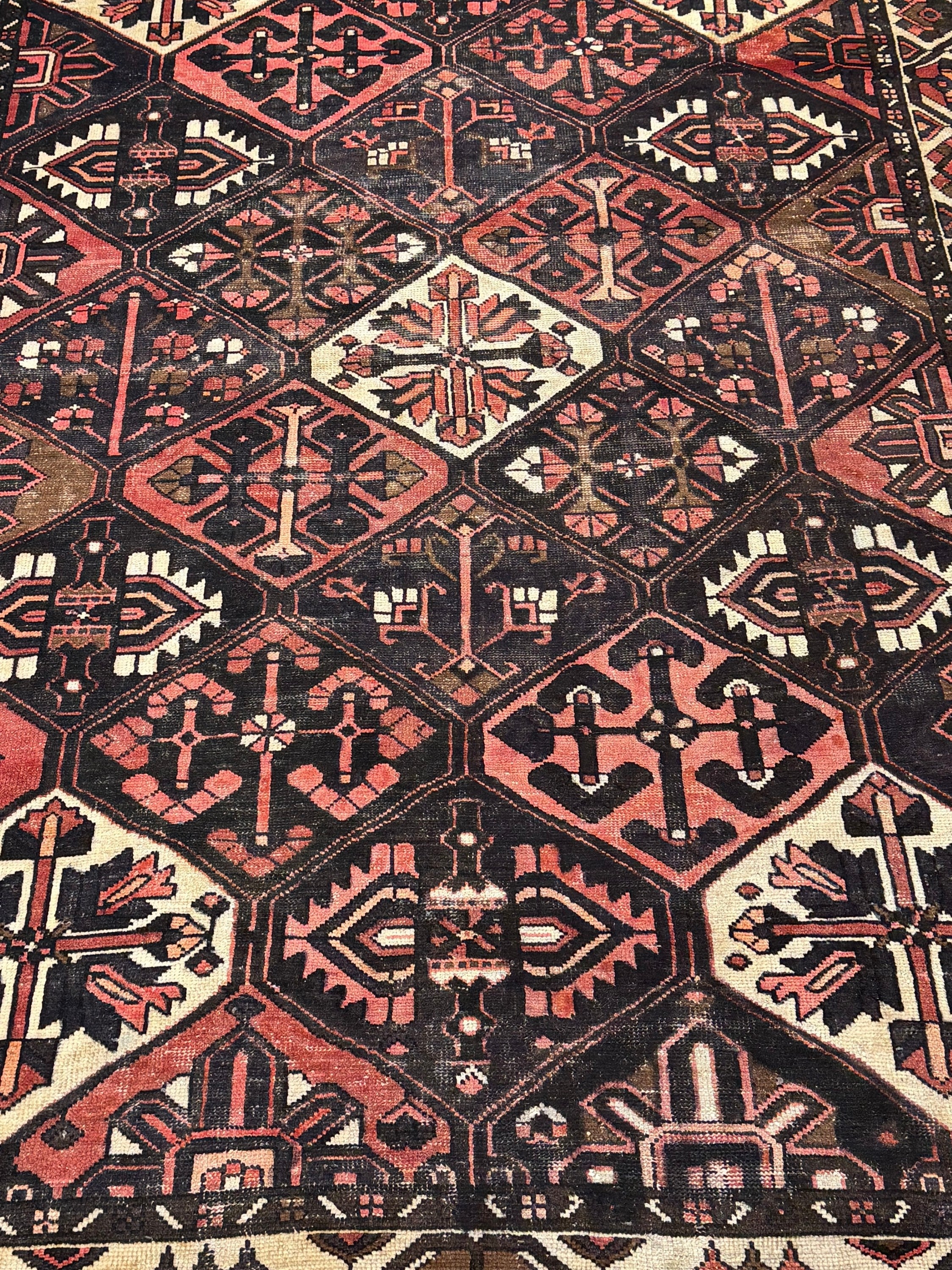 Bakhtiari Rug  - 297 cm x 200 cm