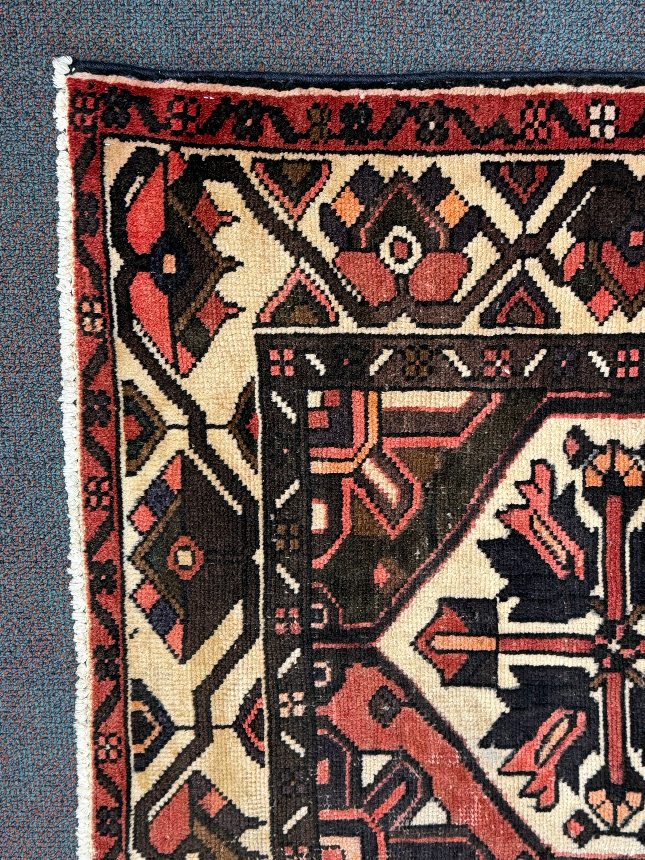 Bakhtiari Rug  - 297 cm x 200 cm