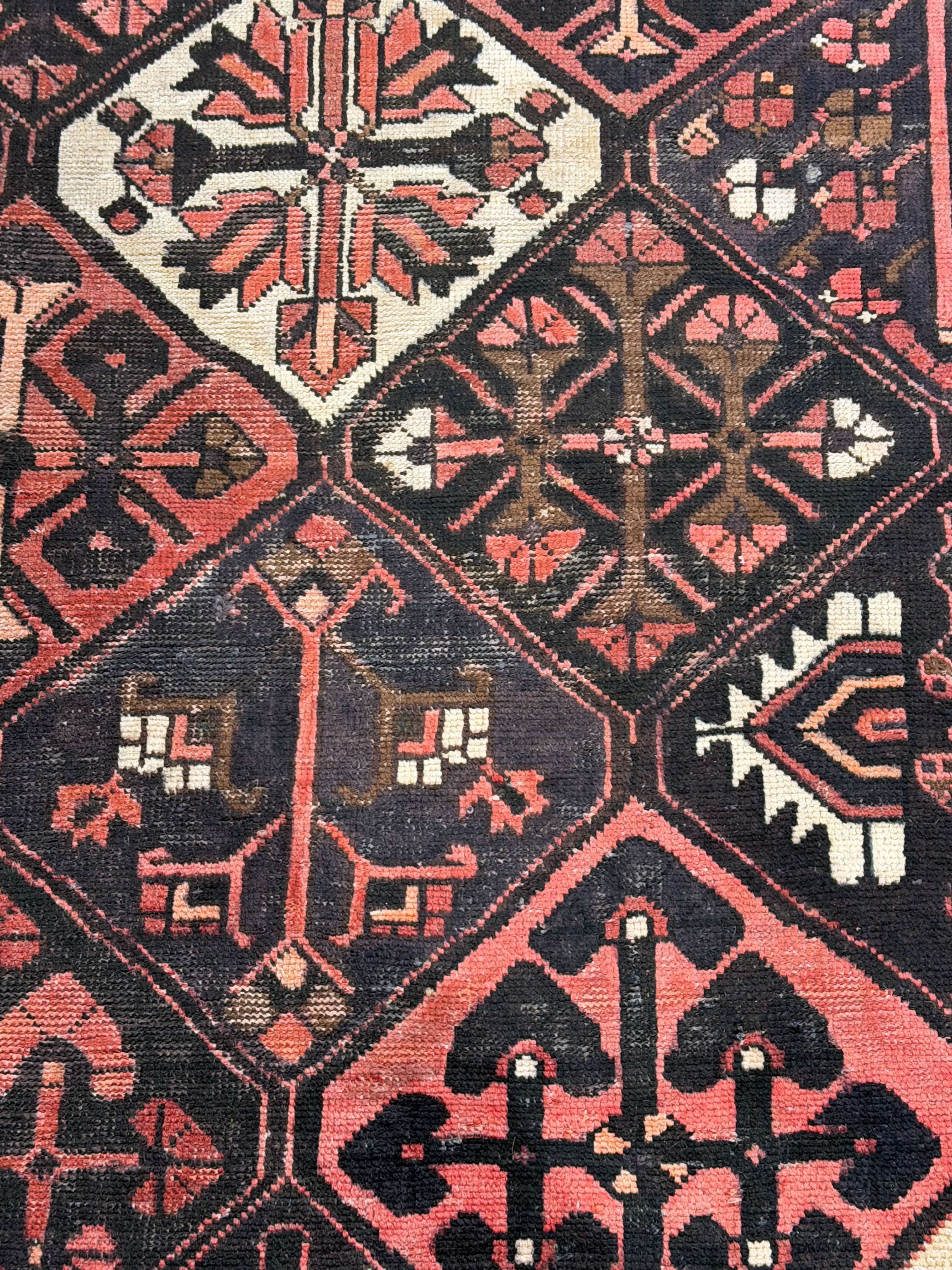 Bakhtiari Rug  - 297 cm x 200 cm