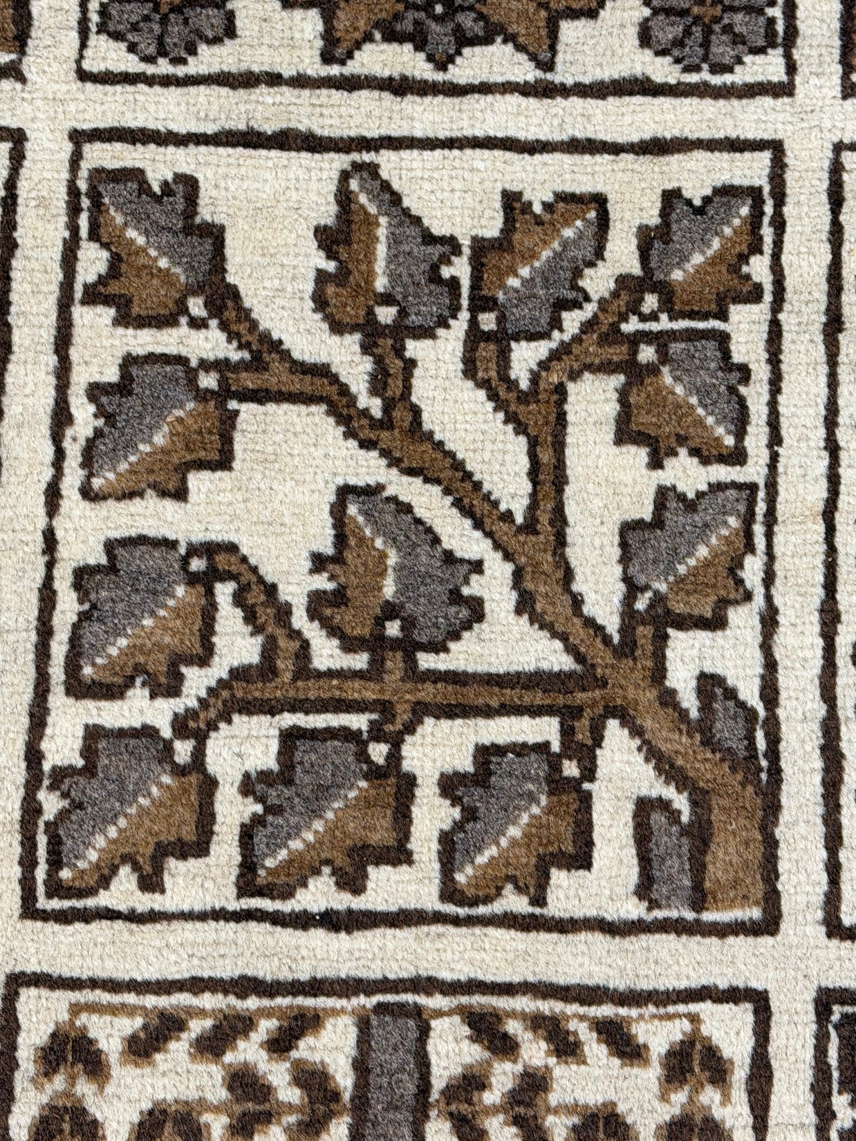 Bakhtiari Rug  - 290 cm x 175 cm