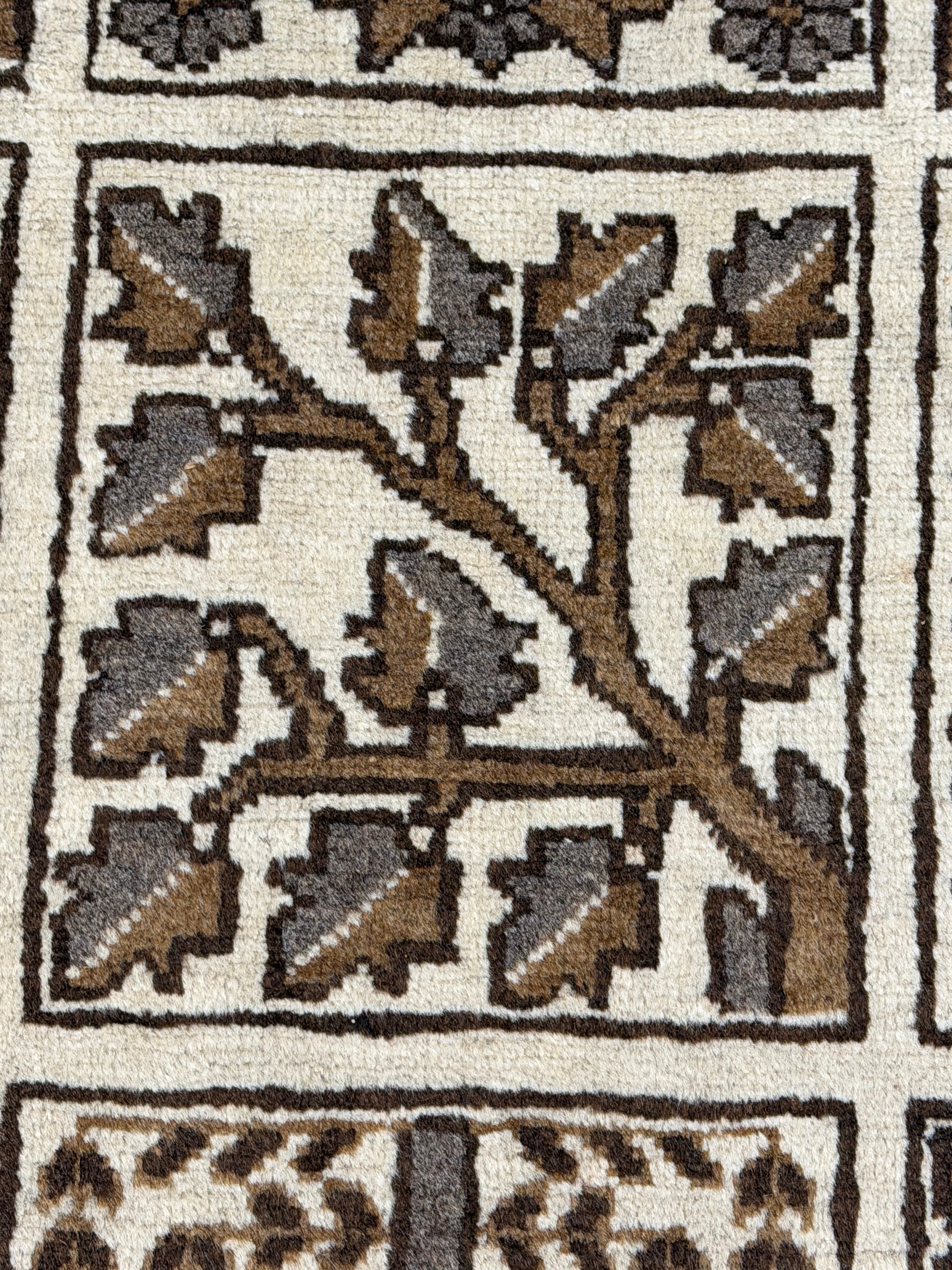 Bakhtiari Rug  - 290 cm x 175 cm