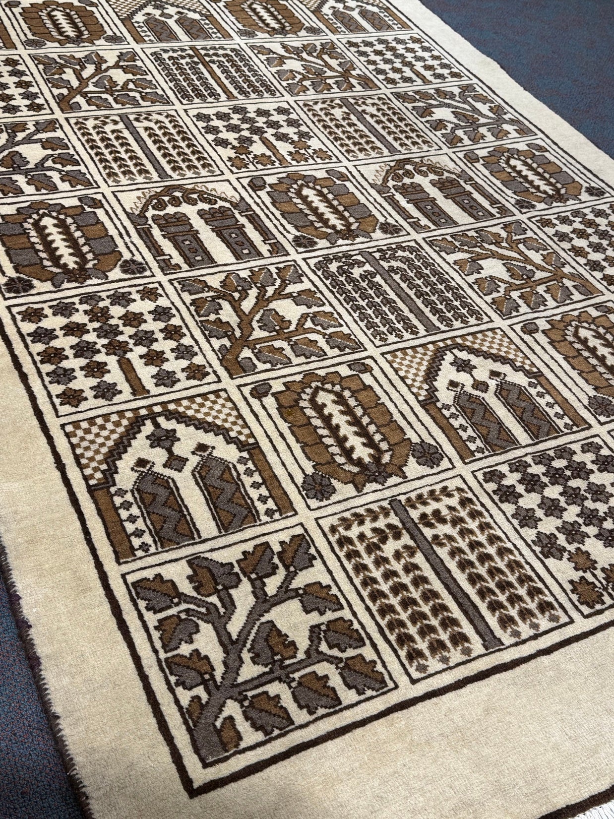 Bakhtiari Rug  - 290 cm x 175 cm