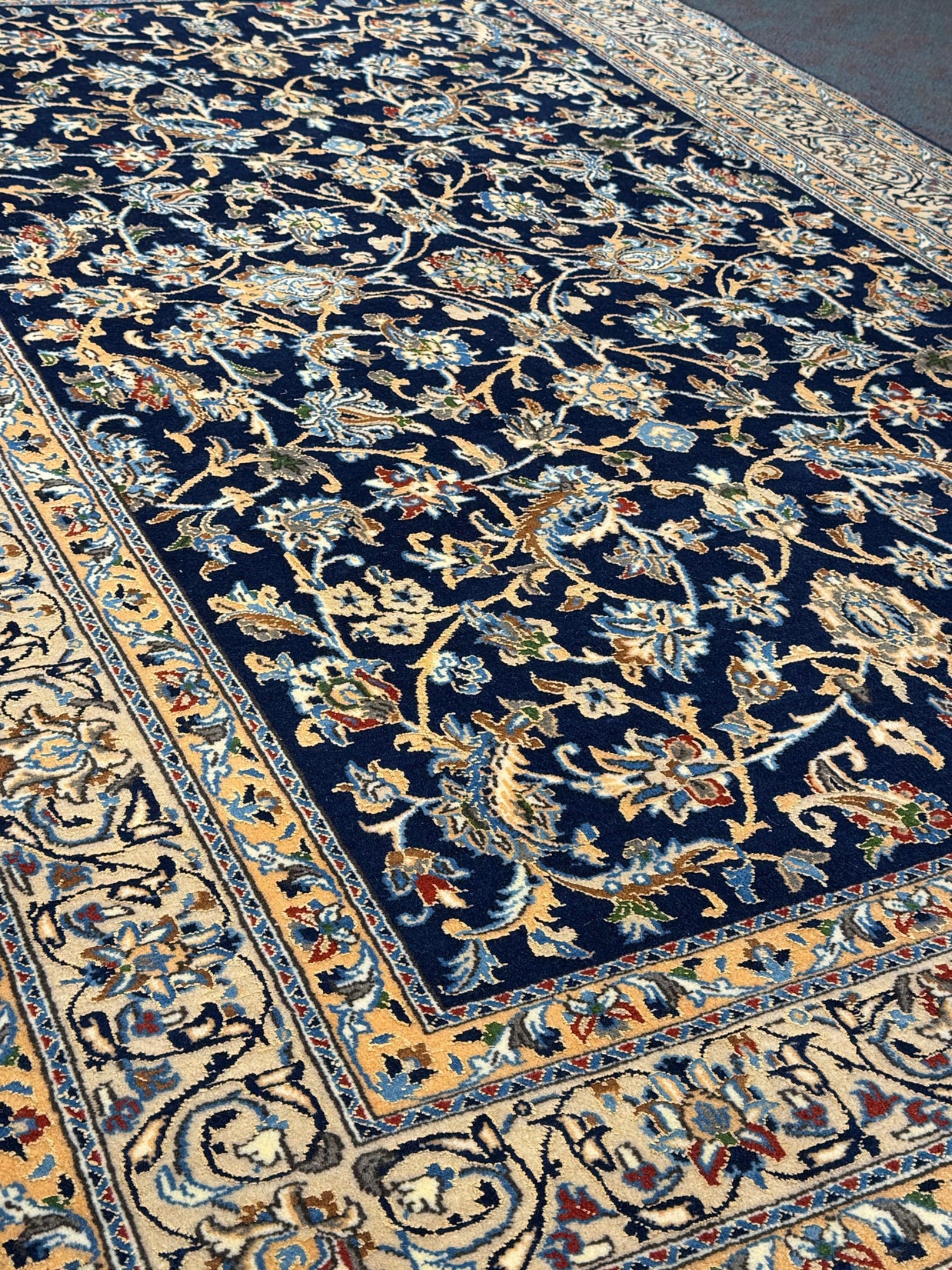 Nain Rug - 298 cm x 196 cm