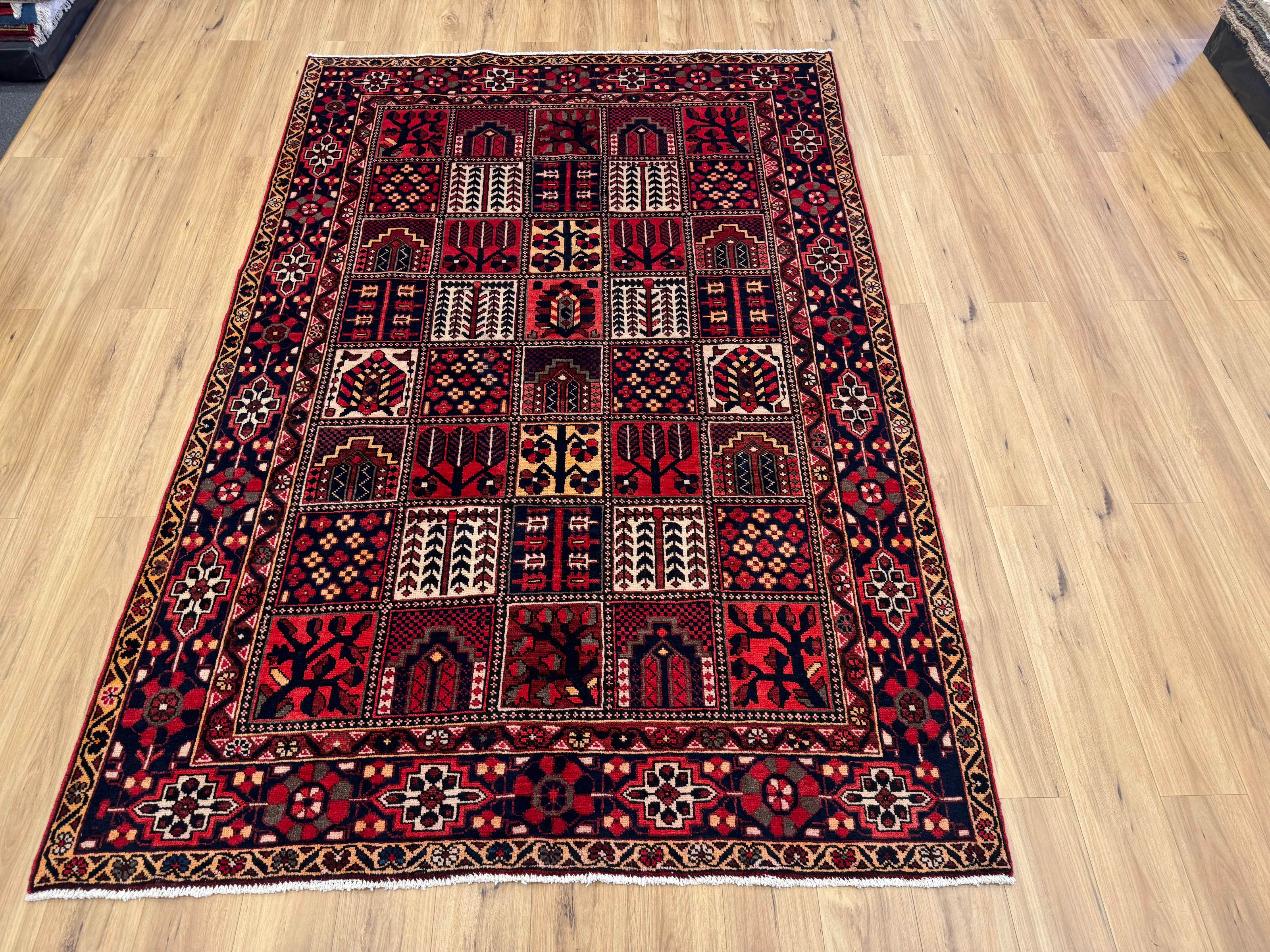 Bakhtiari Rug - 310 cm x 210 cm